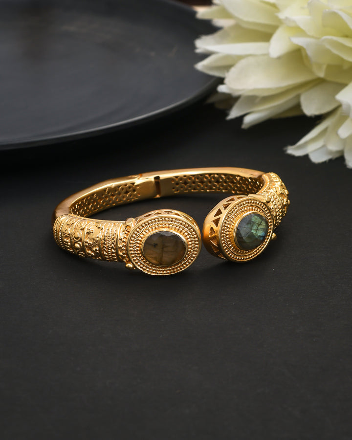 Cute designer cuff in antique gold with labradorite gemstone – perfect for ethnic or modern looks
