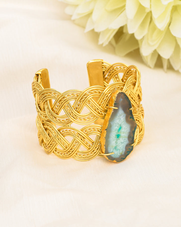 Elegant antique gold cuff with artistic design and agate gemstone – designer statement piece for women
