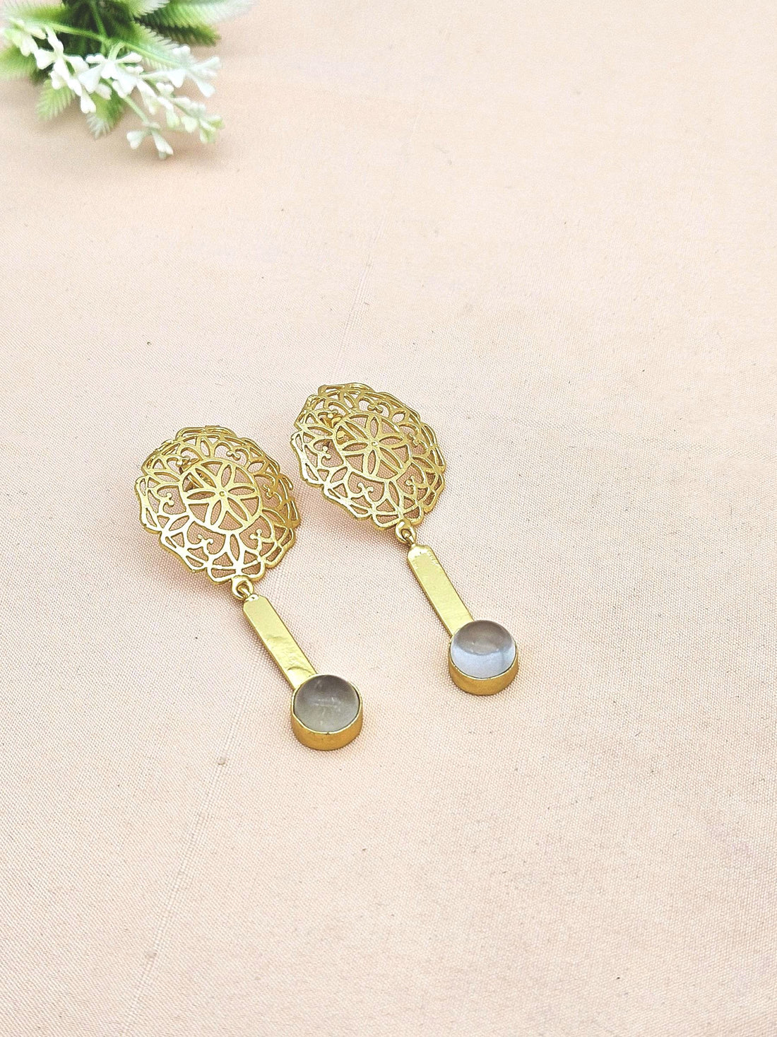 Amazing Gold plated Rose Quartz Gem Stone Charming Floral Designer Dangle Drop Earrings