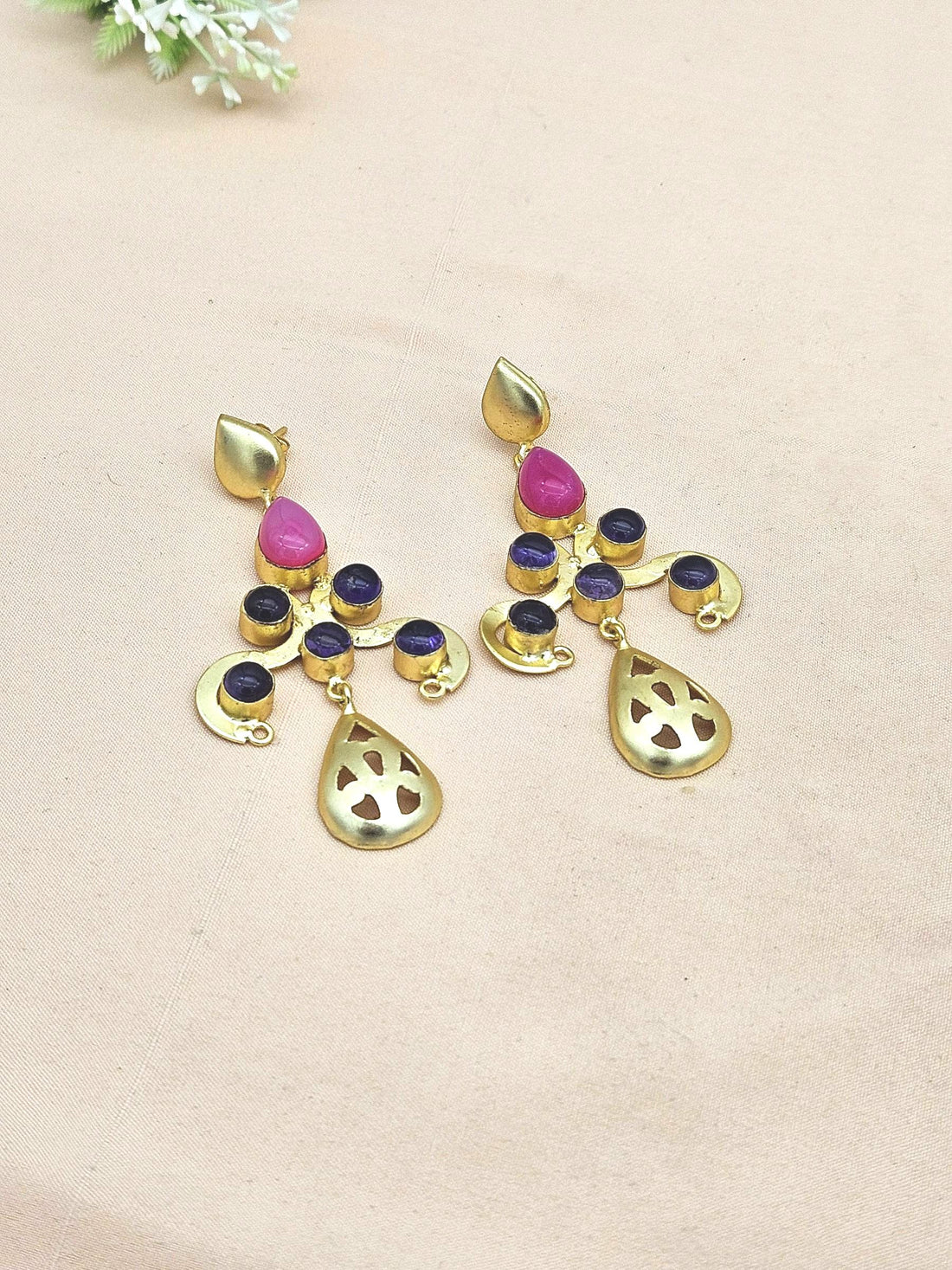 Gorgeous Gold plated Magenta Onyx-Amethyst stone Charming Designer Dangle Drop Earrings