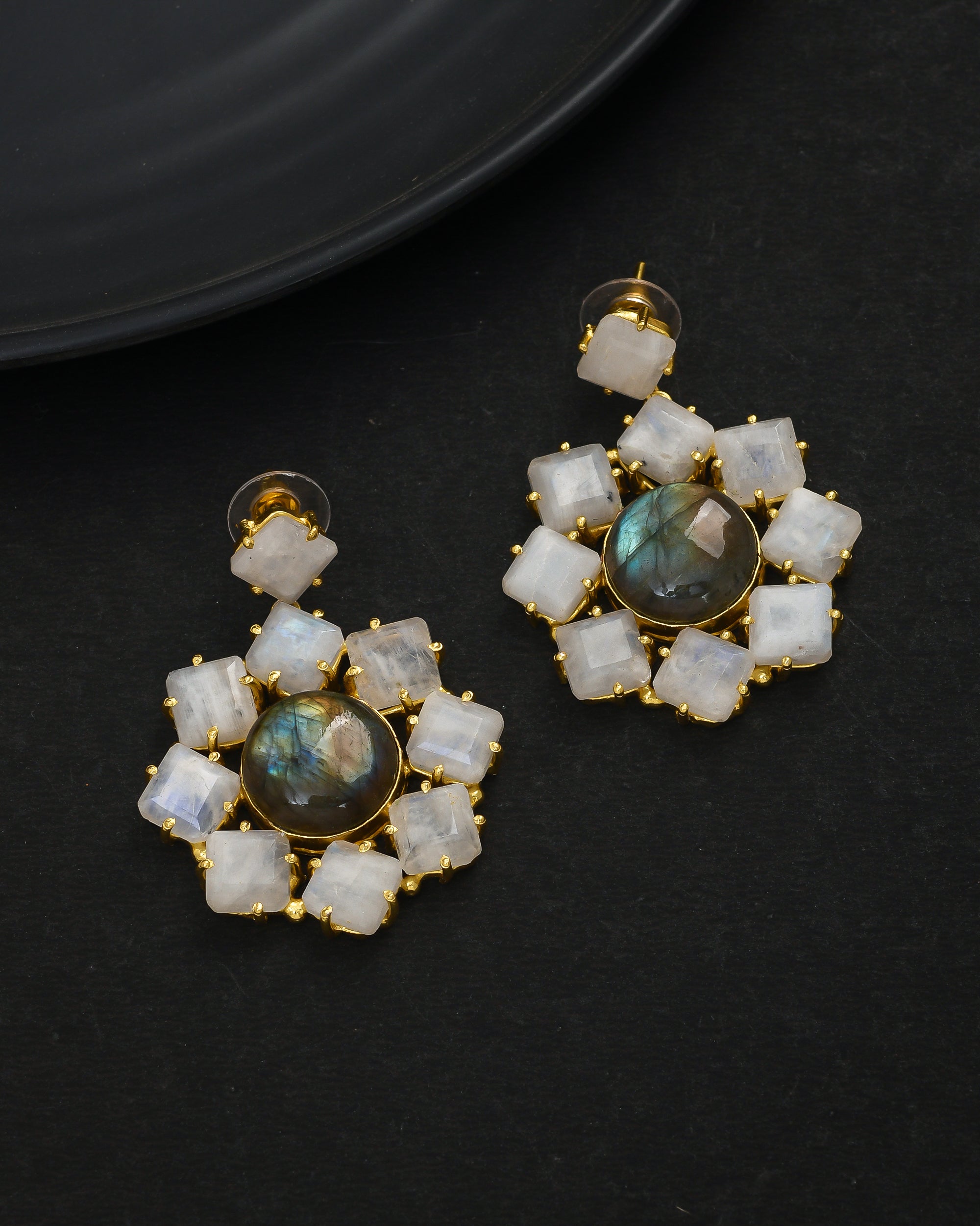 Antique gold earrings with dual-color semi-precious stones – stylish and stunning dangle design for women
