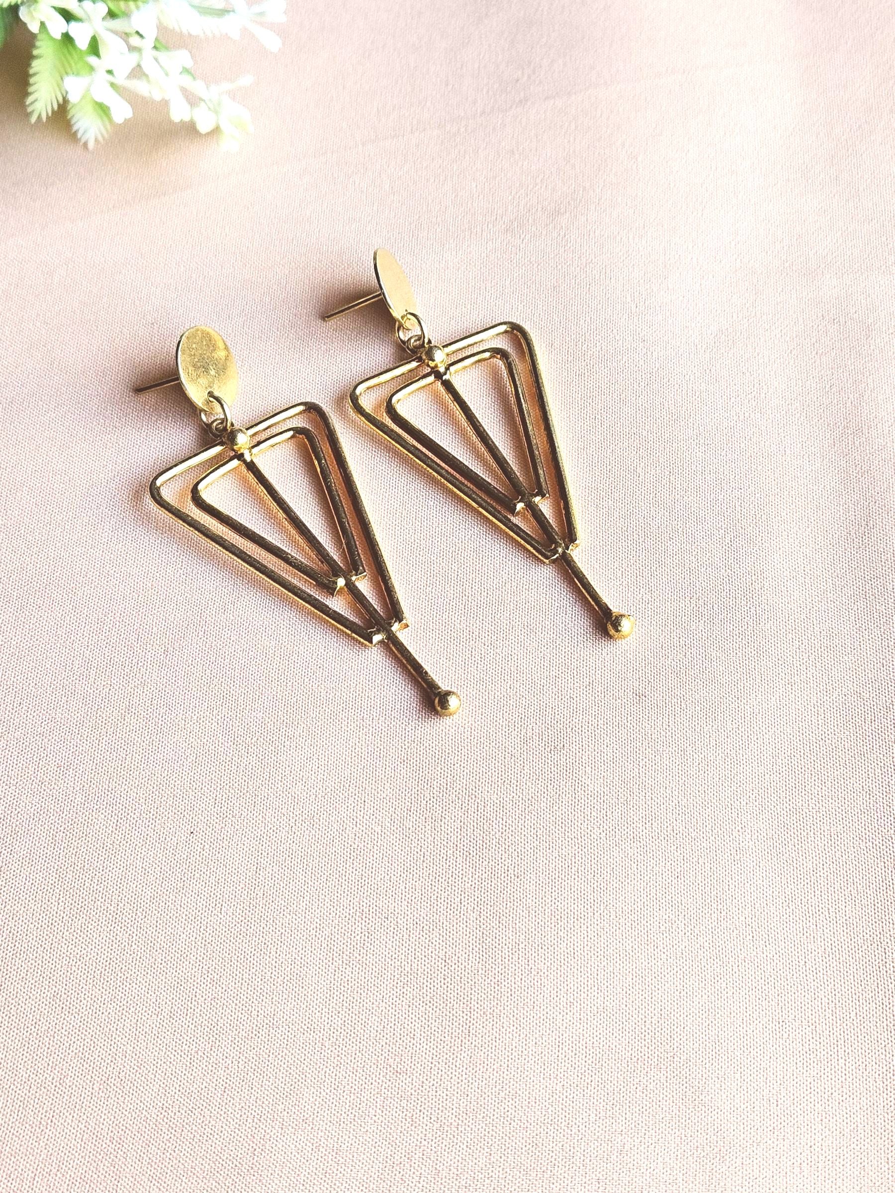 Charming Gold Plated Plain Light Weight Designer Dangle Drop Earrings