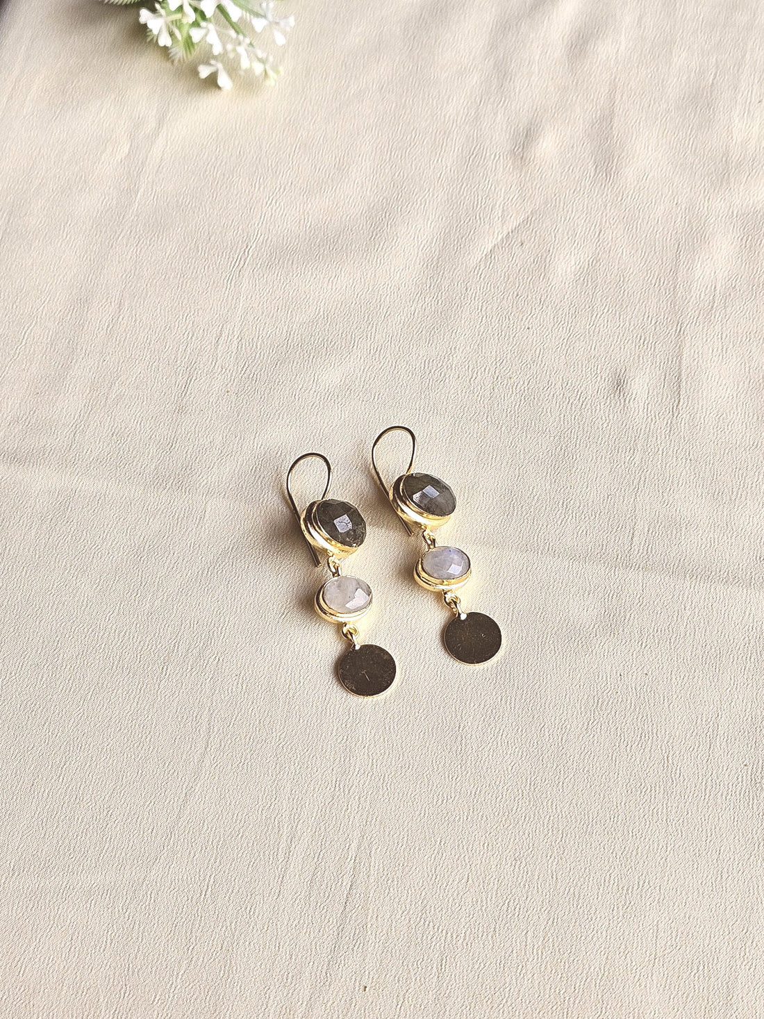 Beautiful Antique Gold Variant Color Gem Stone Light Weight Charming Designer Earring