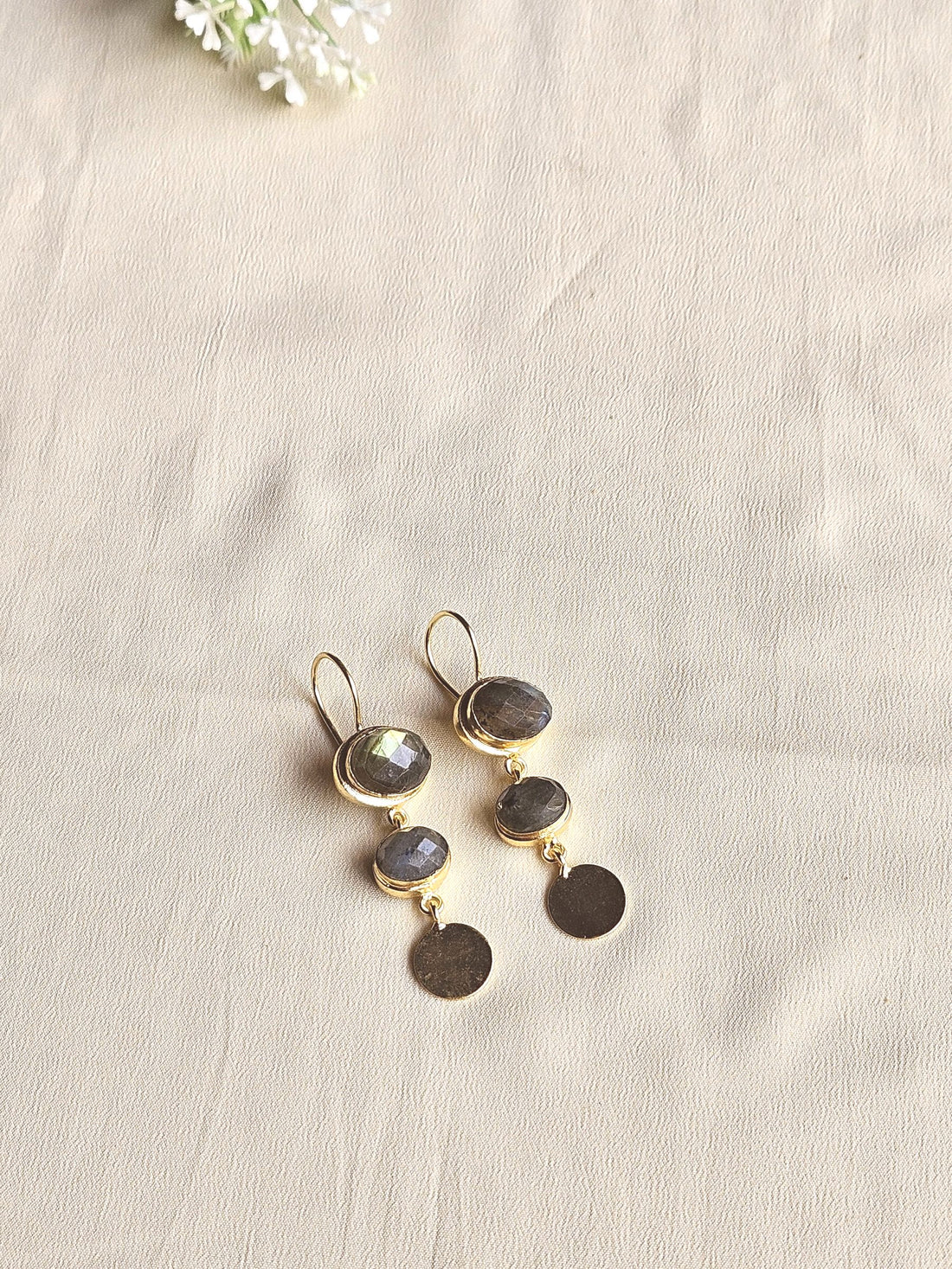 Beautiful Antique Gold Variant Color Gem Stone Light Weight Charming Designer Earring