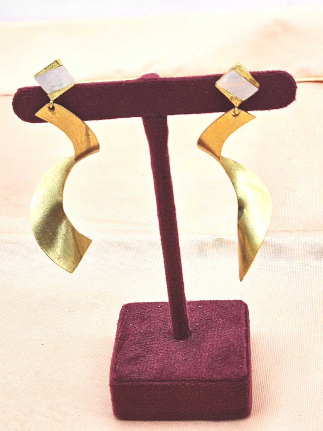 Elegant Gold Plated Mother of Pearl Twisted Earrings – Lightweight Fashion Dangles