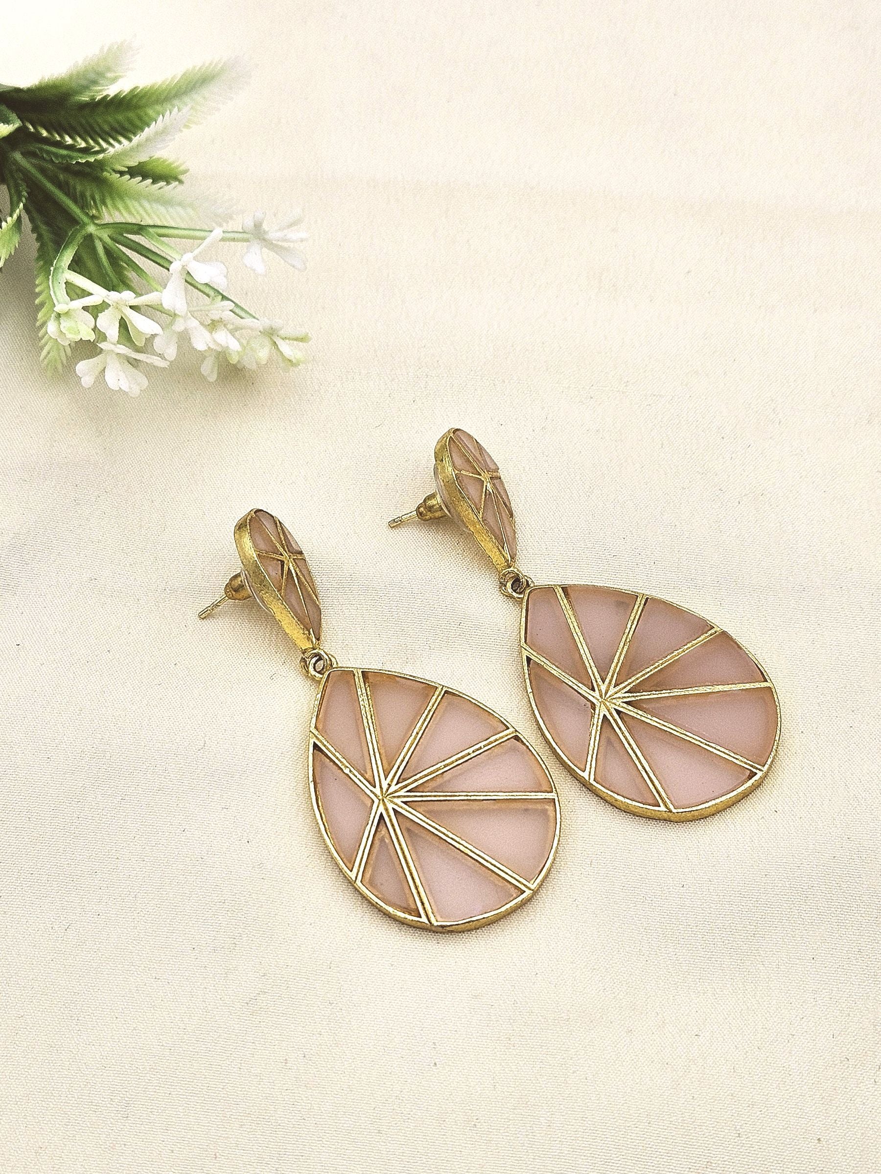 Fine Artistic Matte finish Gold plated Semi Precious Stone Chips Charming designer Party Wear Earrings