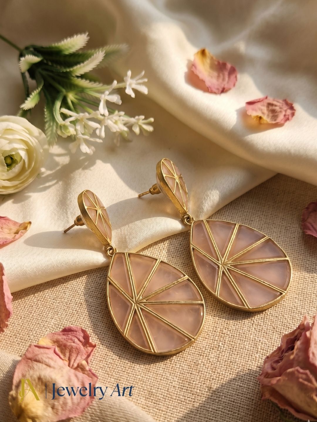 Fine Artistic Matte finish Gold plated Semi Precious Stone Chips Charming designer Party Wear Earrings