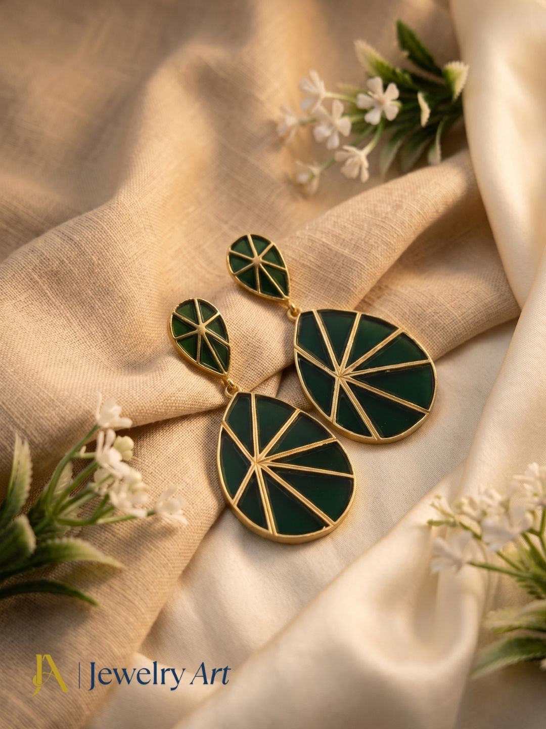 Fine Artistic Matte finish Gold plated Semi Precious Stone Chips Charming designer Party Wear Earrings