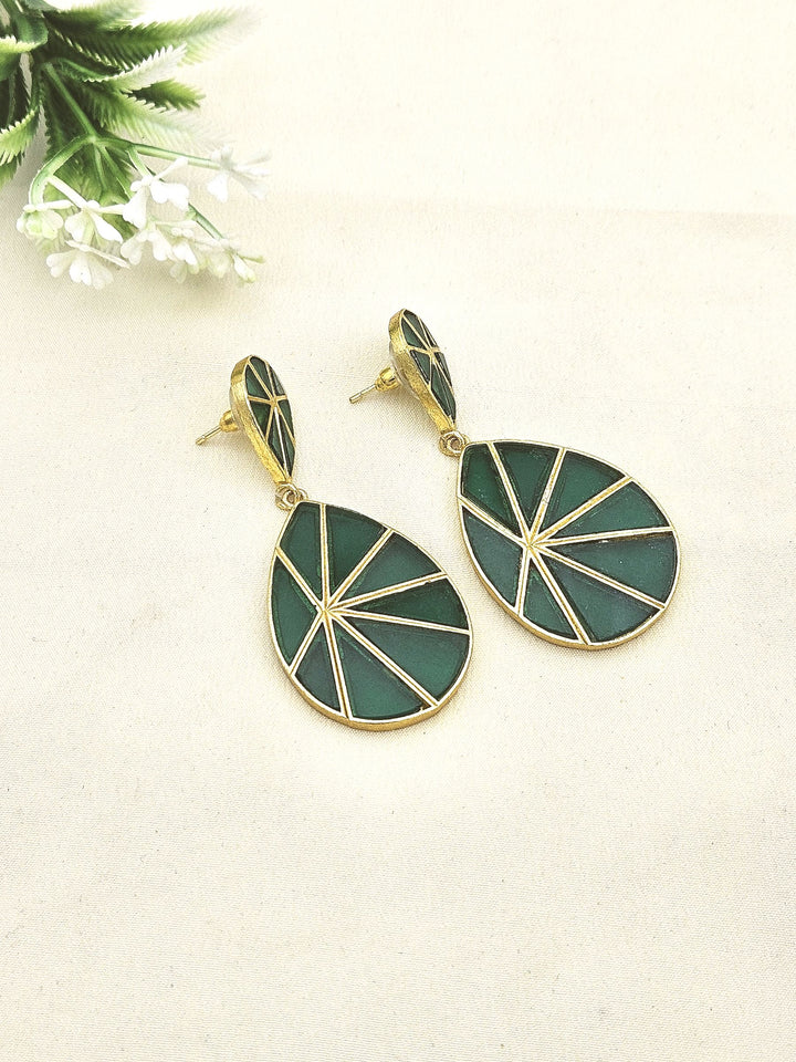Fine Artistic Matte finish Gold plated Semi Precious Stone Chips Charming designer Party Wear Earrings