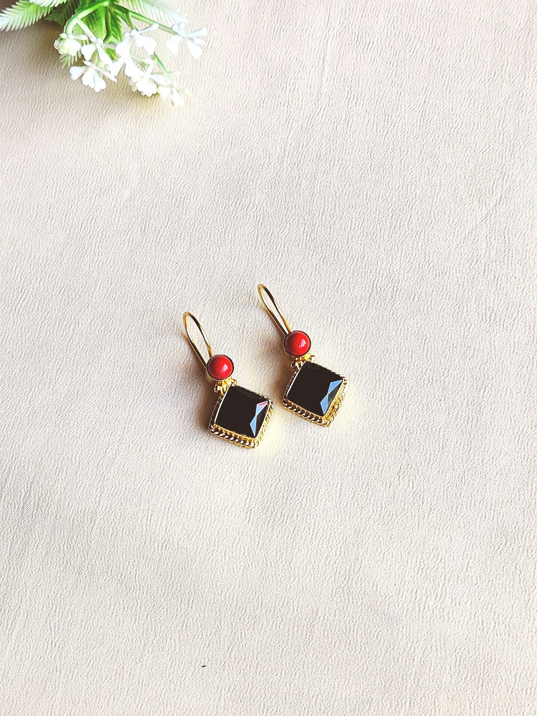 Charming Gold plated Semi Precious Stone attractive Light Weight Statement Earrings