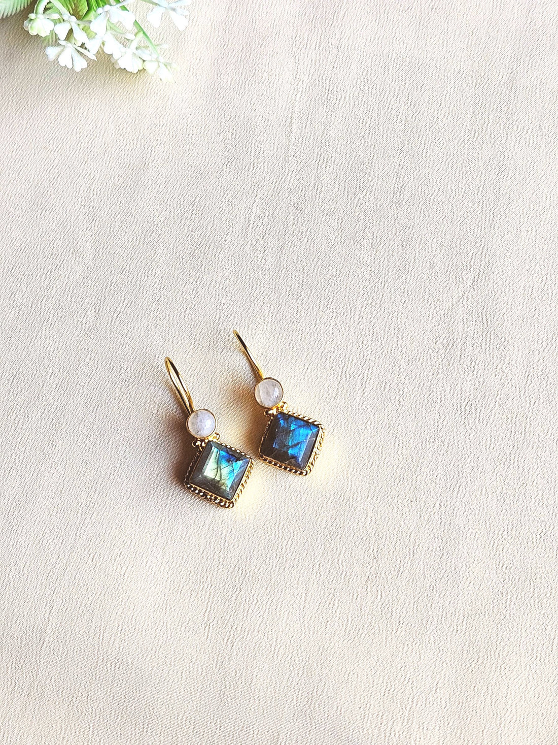 Charming Gold plated Semi Precious Stone attractive Light Weight Statement Earrings