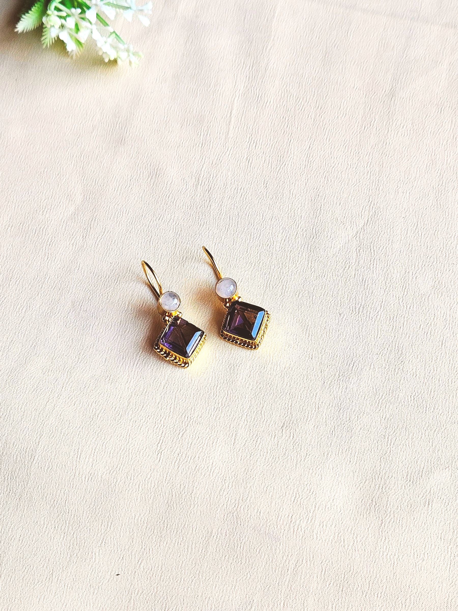 Charming Gold plated Semi Precious Stone attractive Light Weight Statement Earrings