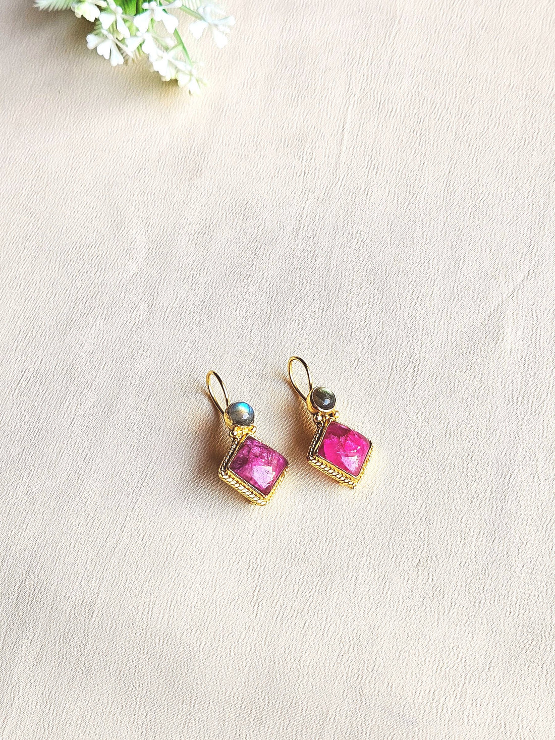 Charming Gold plated Semi Precious Stone attractive Light Weight Statement Earrings