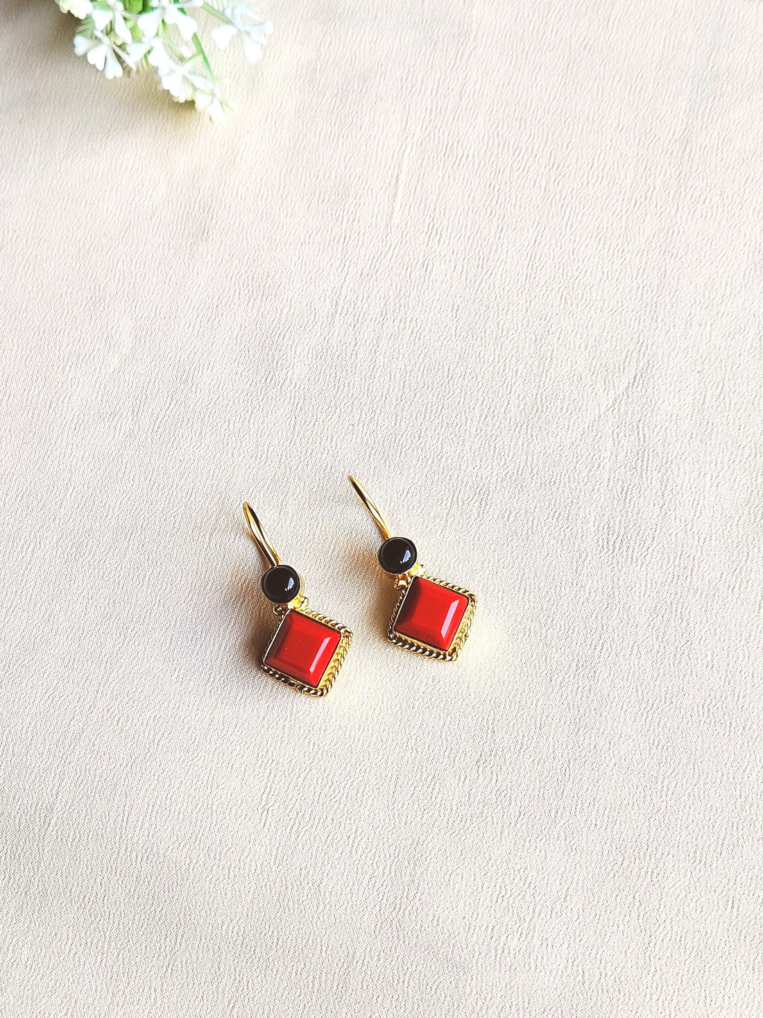 Charming Gold plated Semi Precious Stone attractive Light Weight Statement Earrings