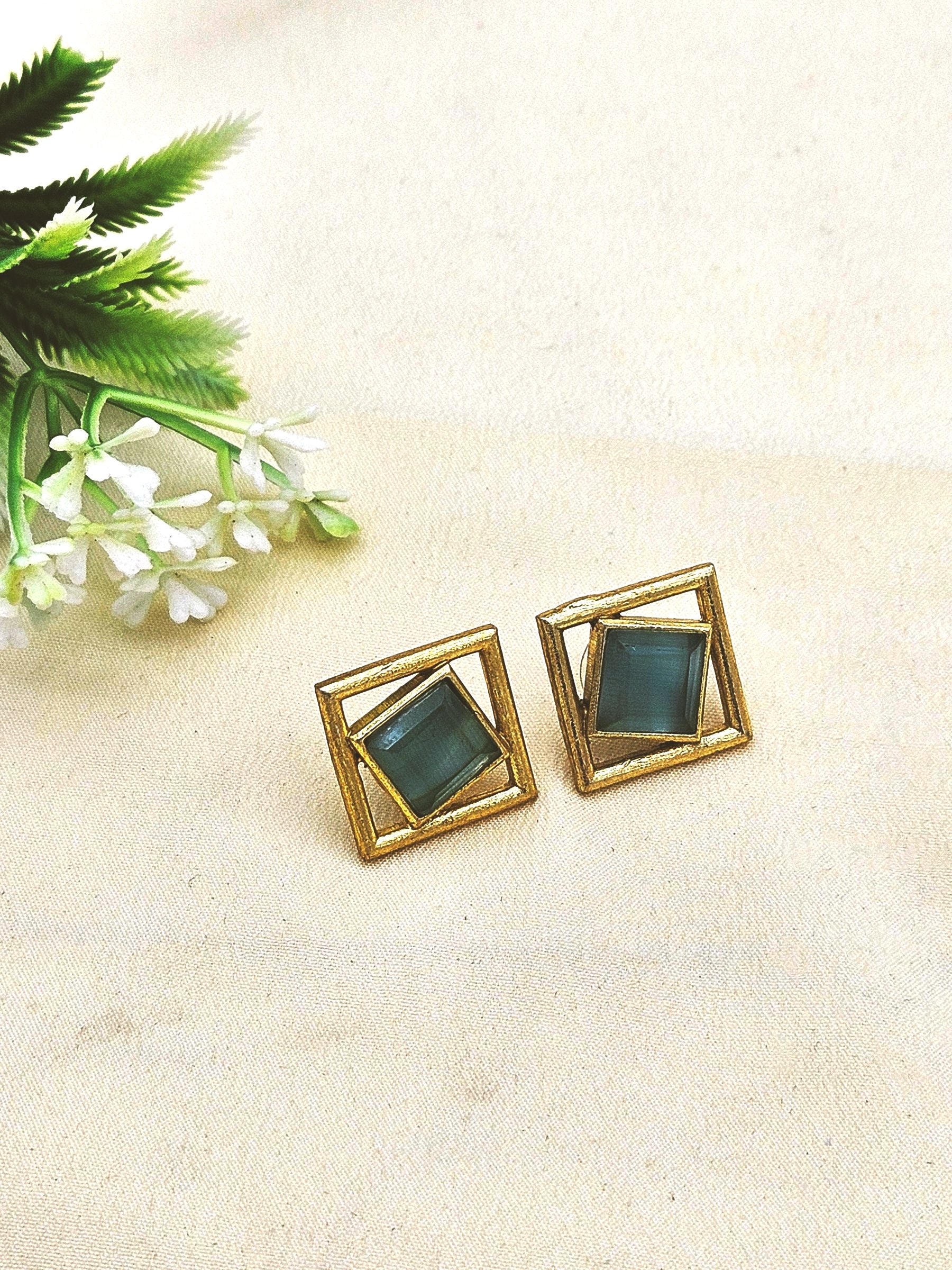 Fine Artistic Gold plated Semi Precious Stone Chips attractive designer Light Weight Earrings