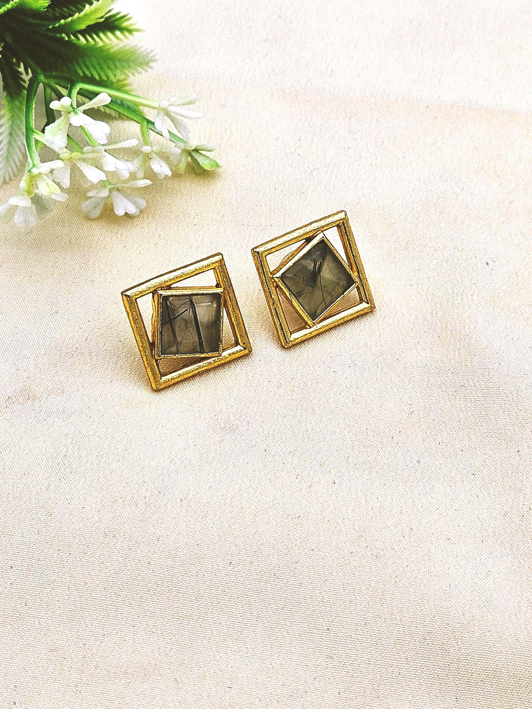 Fine Artistic Gold plated Semi Precious Stone Chips attractive designer Light Weight Earrings