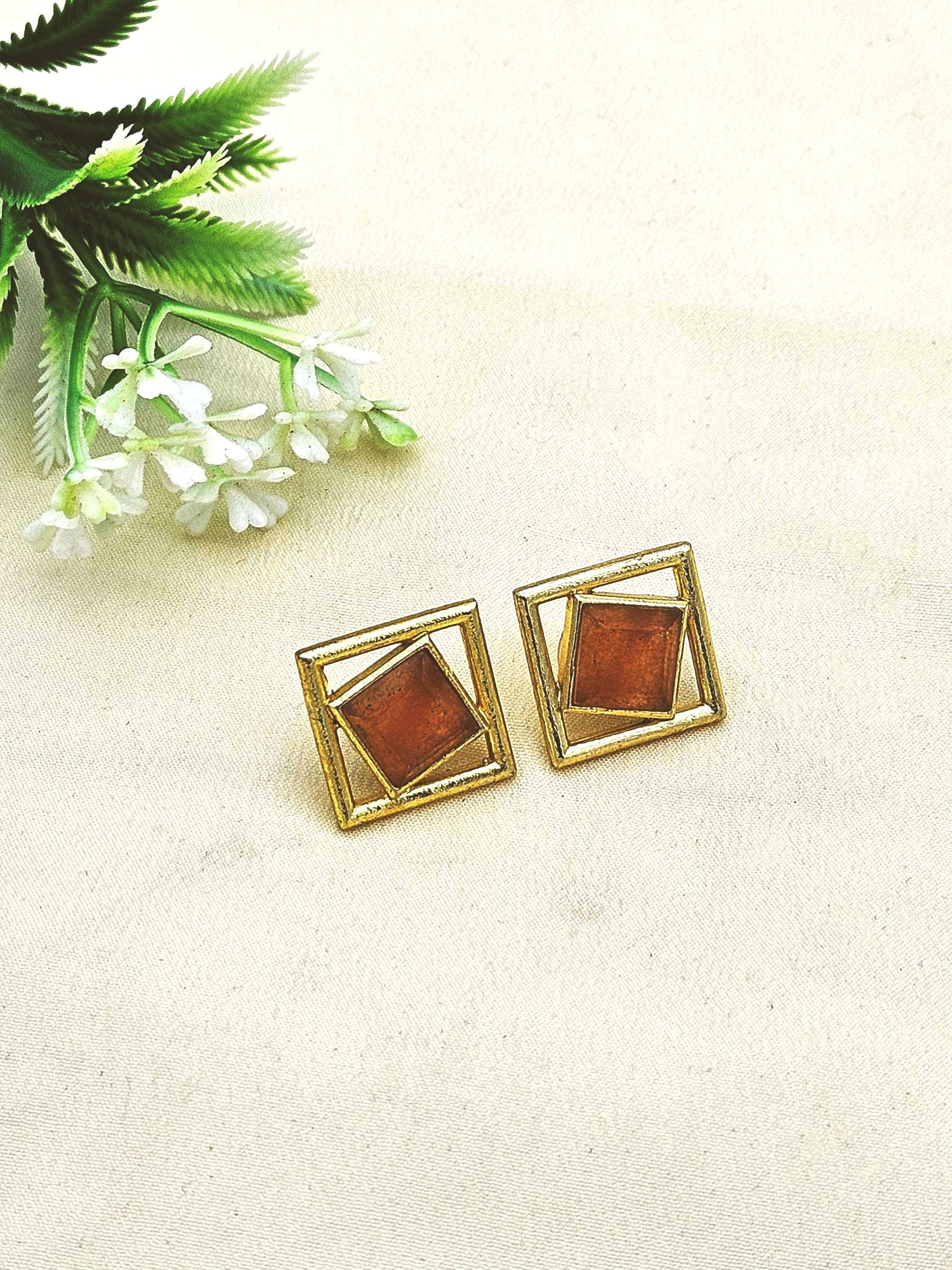 Fine Artistic Gold plated Semi Precious Stone Chips attractive designer Light Weight Earrings