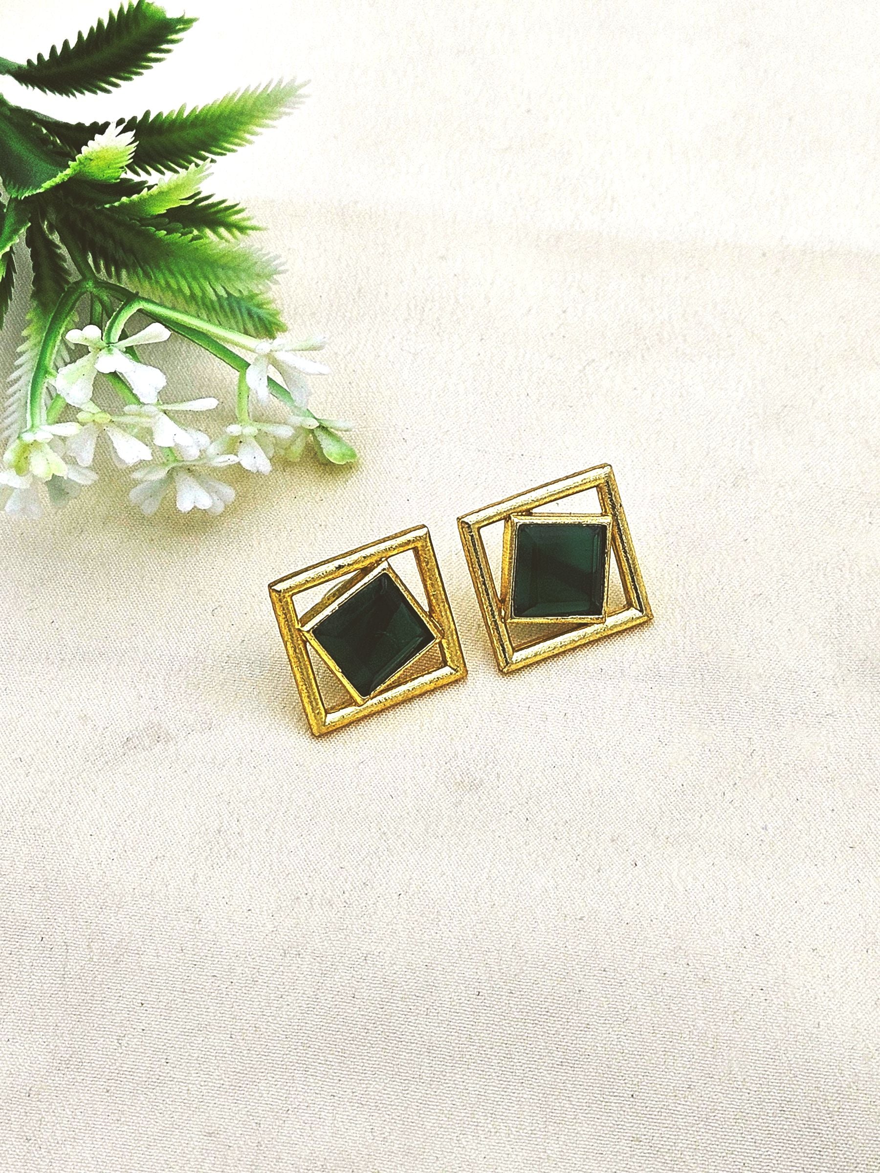 Fine Artistic Gold plated Semi Precious Stone Chips attractive designer Light Weight Earrings