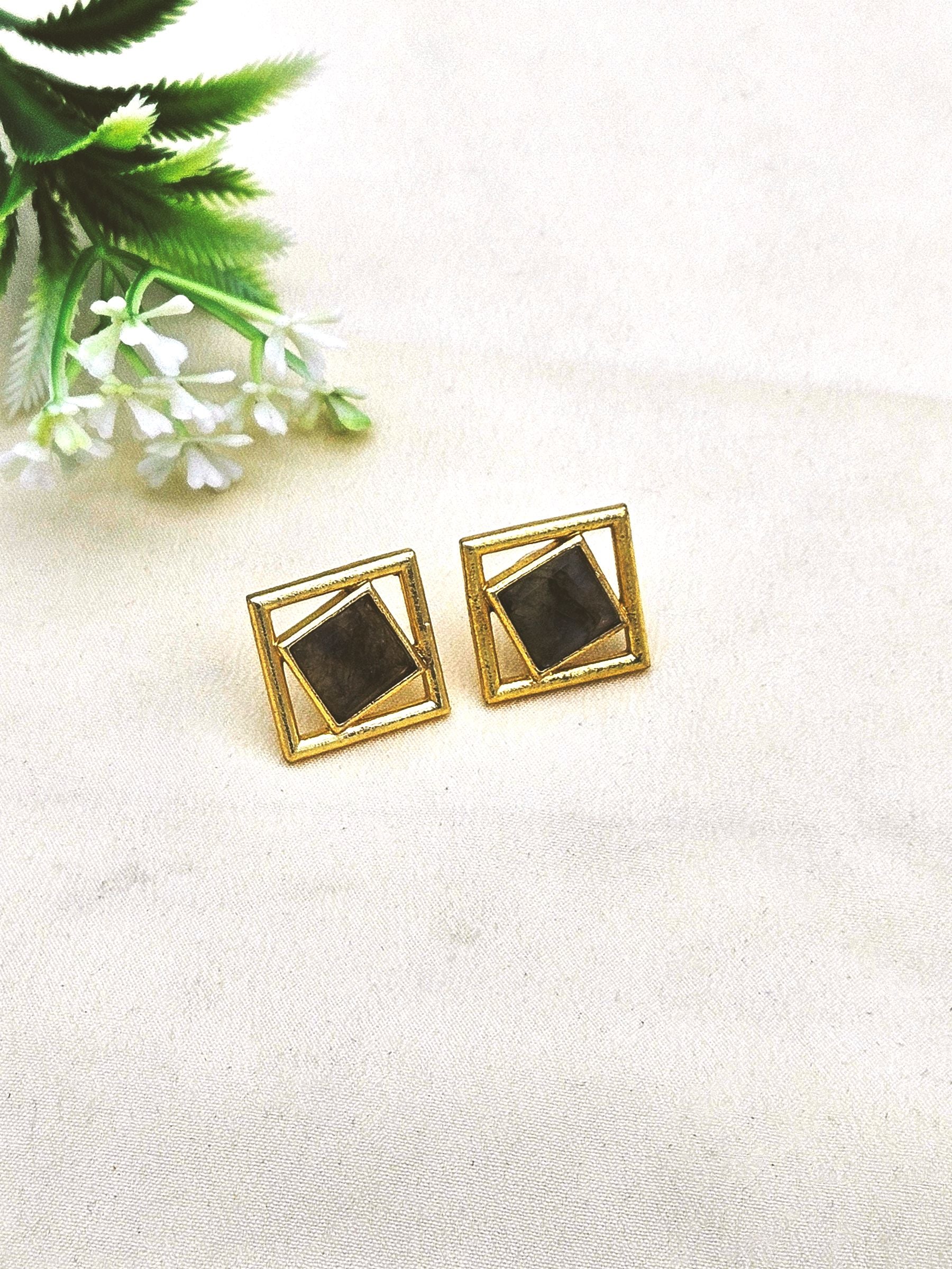 Fine Artistic Gold plated Semi Precious Stone Chips attractive designer Light Weight Earrings