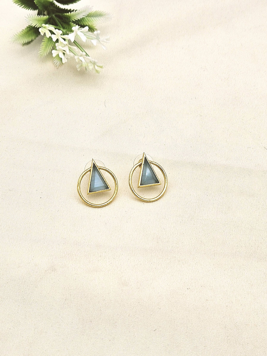 Fine Artistic Gold plated Semi Precious Stone Chips attractive designer Light Weight Earrings