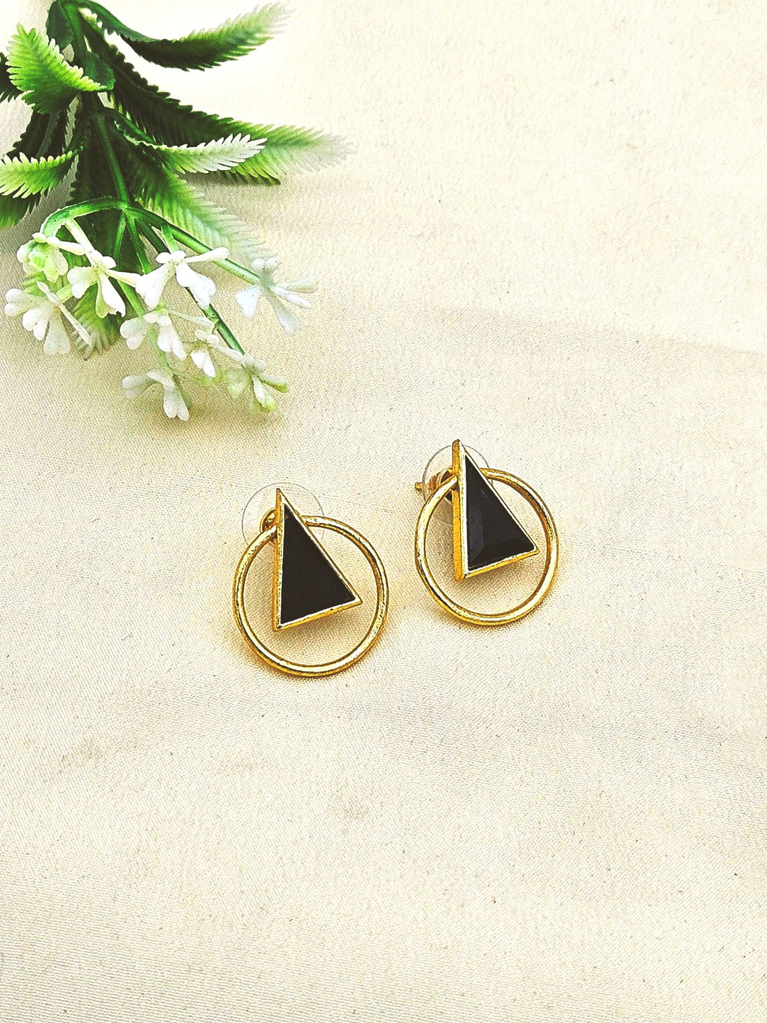 Fine Artistic Gold plated Semi Precious Stone Chips attractive designer Light Weight Earrings