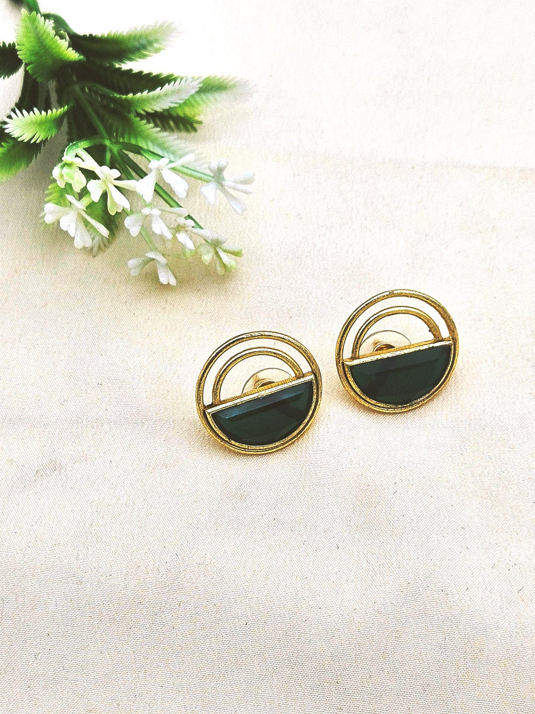 Fine Artistic Gold plated Semi Precious Stone Chips amazing designer Light Weight Earrings