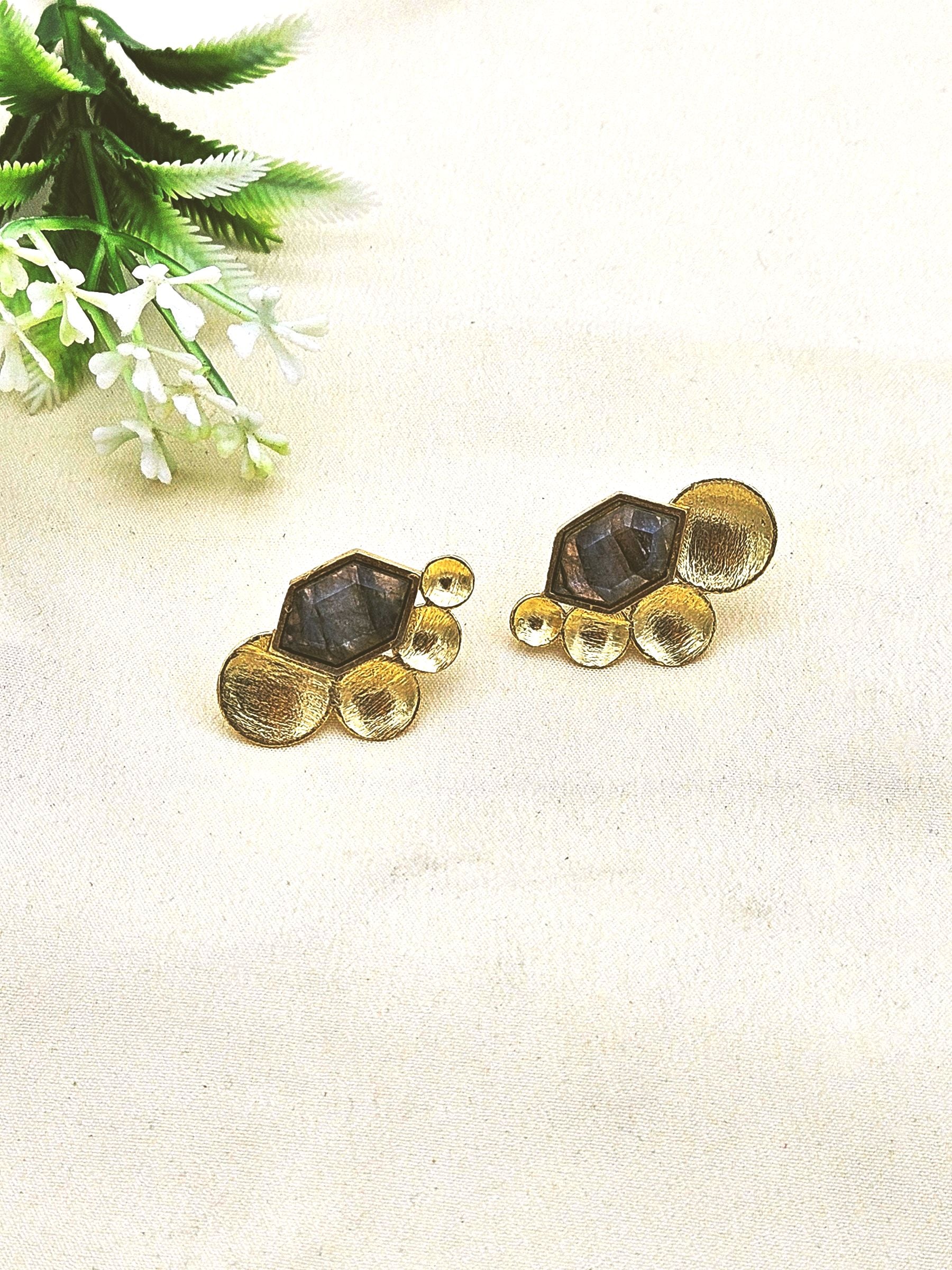 Charming Gold plated Semi Precious Stone attractive designer Light Weight Stud Earrings