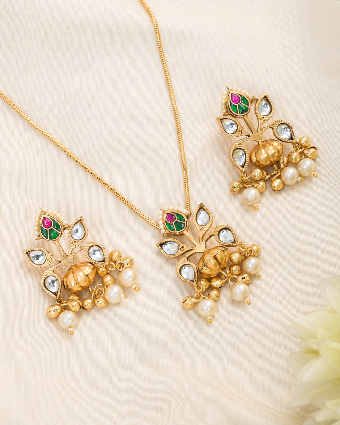 Traditional antique gold necklace set featuring Kundan-Polky pendant and long chain with earrings
