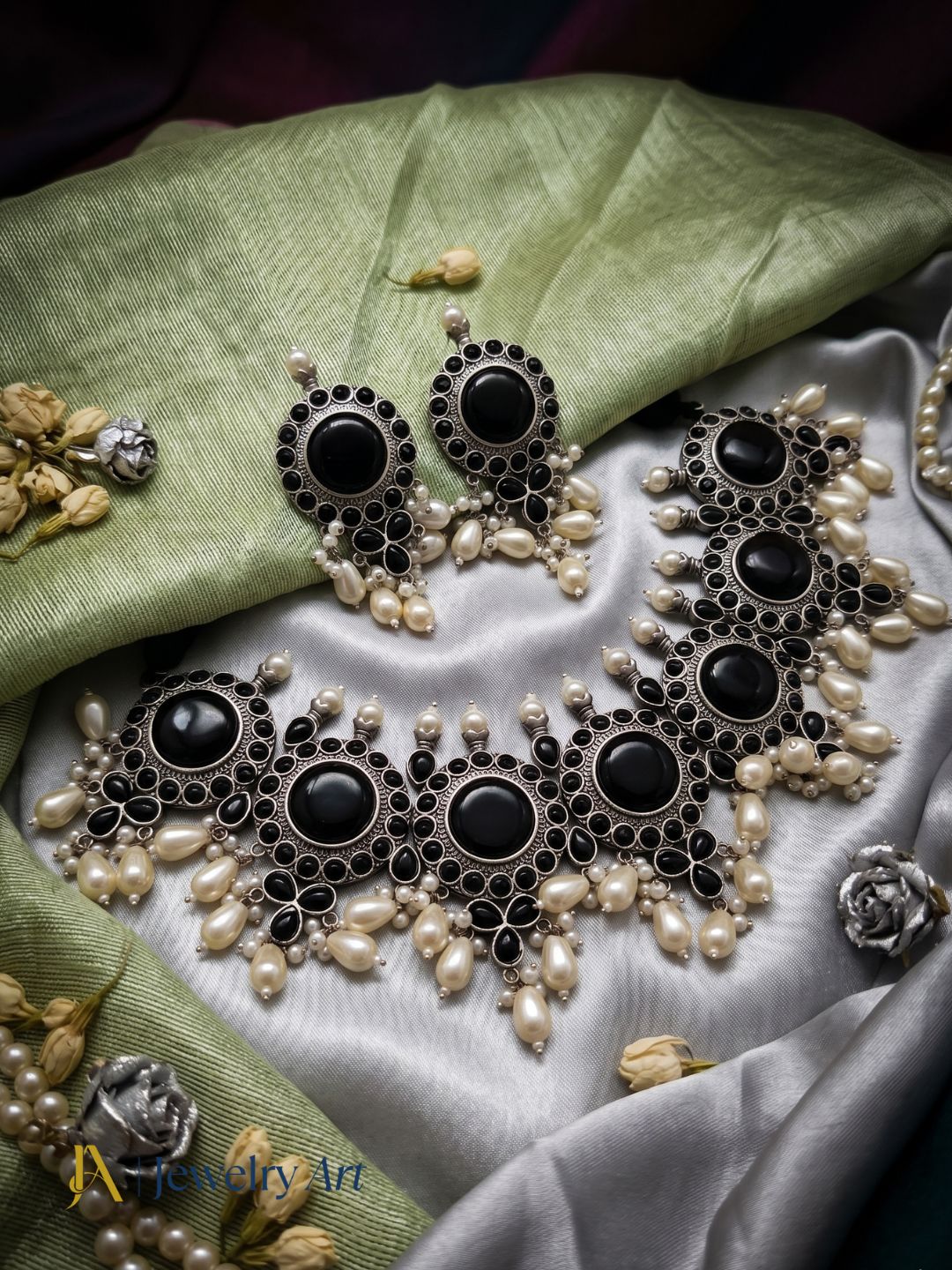 Fashion oxidized choker necklace with black stones and pearl accents
