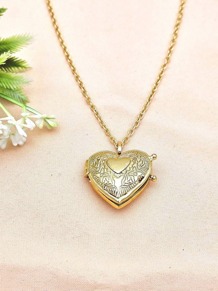 Charming Gold Plated Heart Shape Openable Box Designer Adjustable Chain Pendant