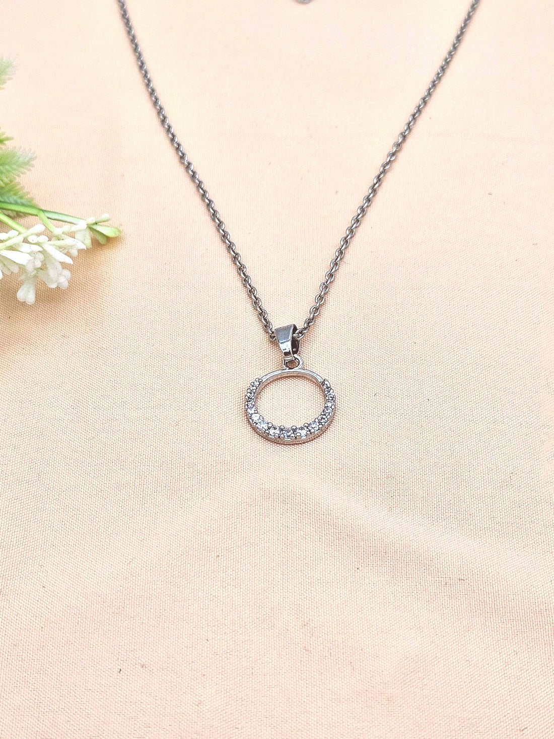 Stunning White Rhodium plated Cubic Zirconia Stone Light weight Round Shape Chain Pendant