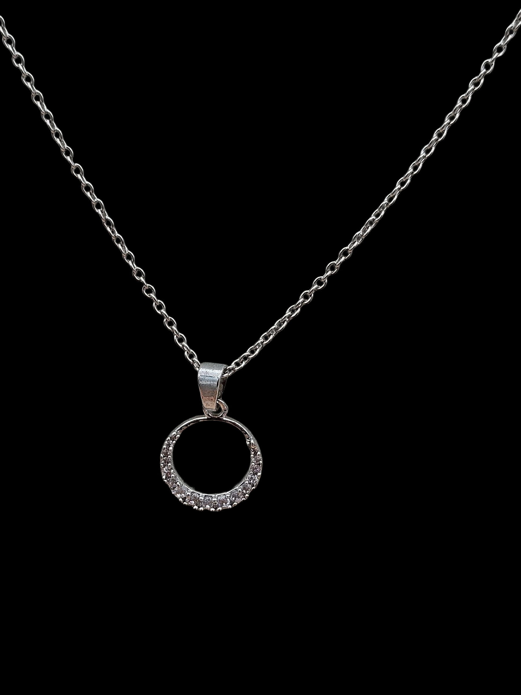 Stunning White Rhodium plated Cubic Zirconia Stone Light weight Round Shape Chain Pendant