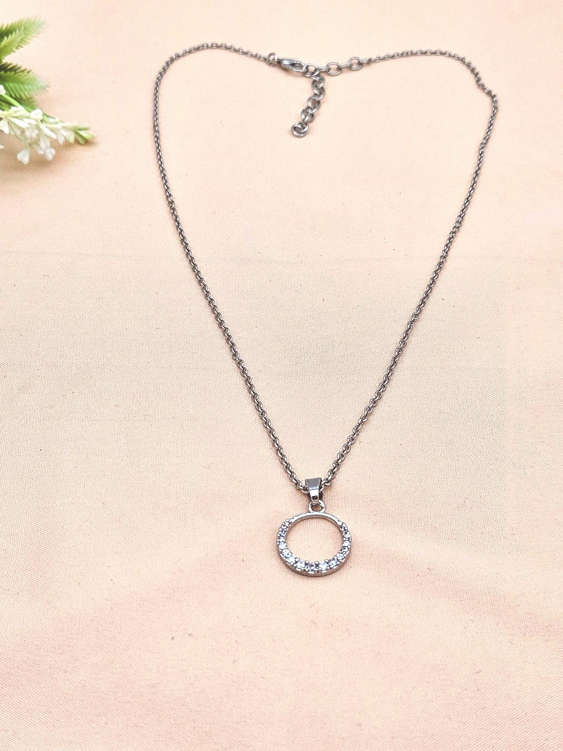 Stunning White Rhodium plated Cubic Zirconia Stone Light weight Round Shape Chain Pendant