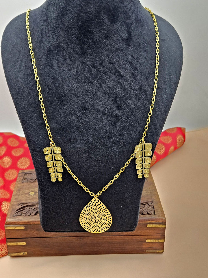 Awesome Handcrafted Gold plated Butter Fly Designer Light weight Chain Pendant Necklace