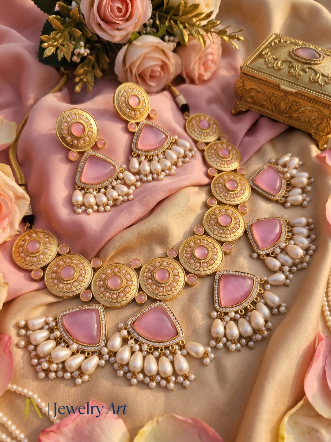 Handcrafted look choker necklace set with pink Monalisa detailing

