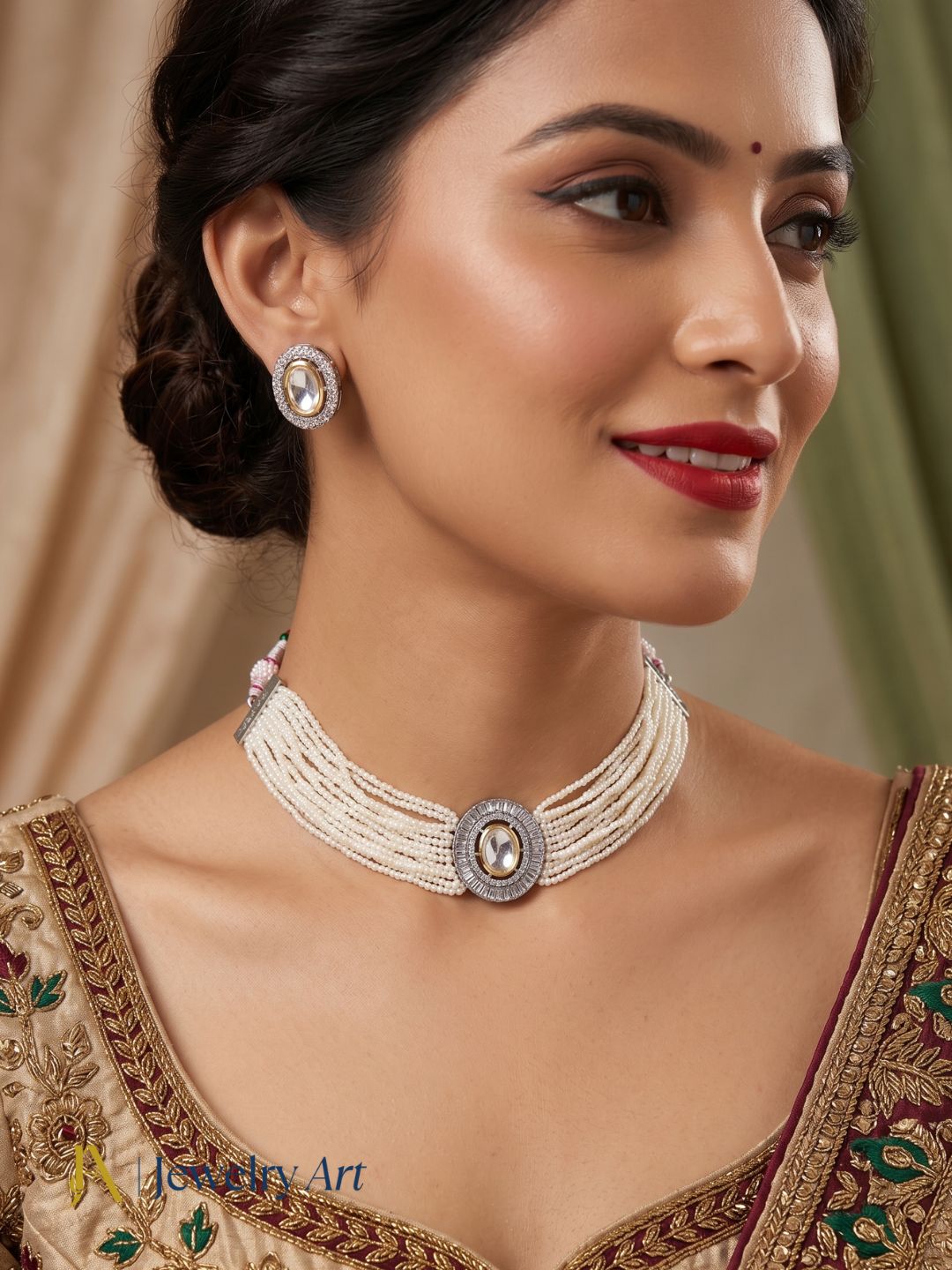 Classic traditional necklace set with antique gold polish and glass beads
