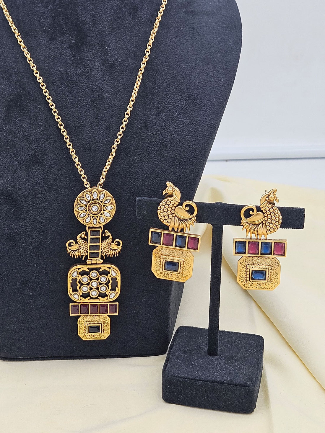 Gorgeous Antique Gold plated Red & Black Glass Stone- Synthetic Polky Statement Necklace-Earring Set