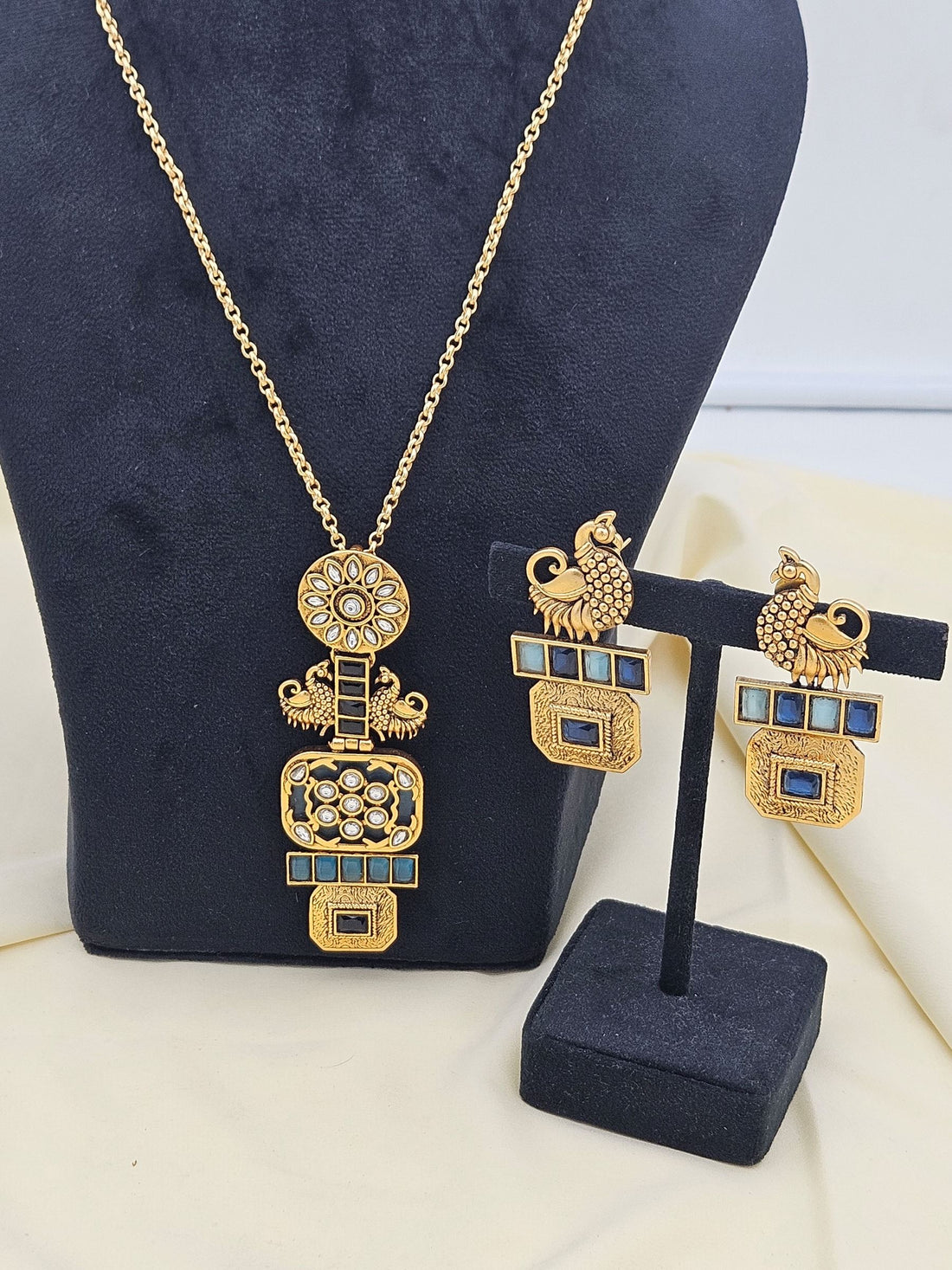 Gorgeous Antique Gold plated Synthetic Polky- Blue Monalisa Black Glass Stone Statement Necklace-Earring Set