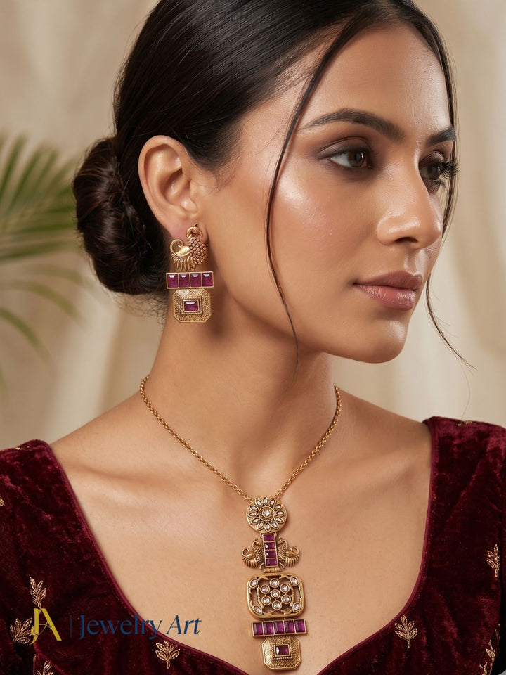 Beautiful handcrafted antique gold plated necklace earrings set with elegant polky craftsmanship

