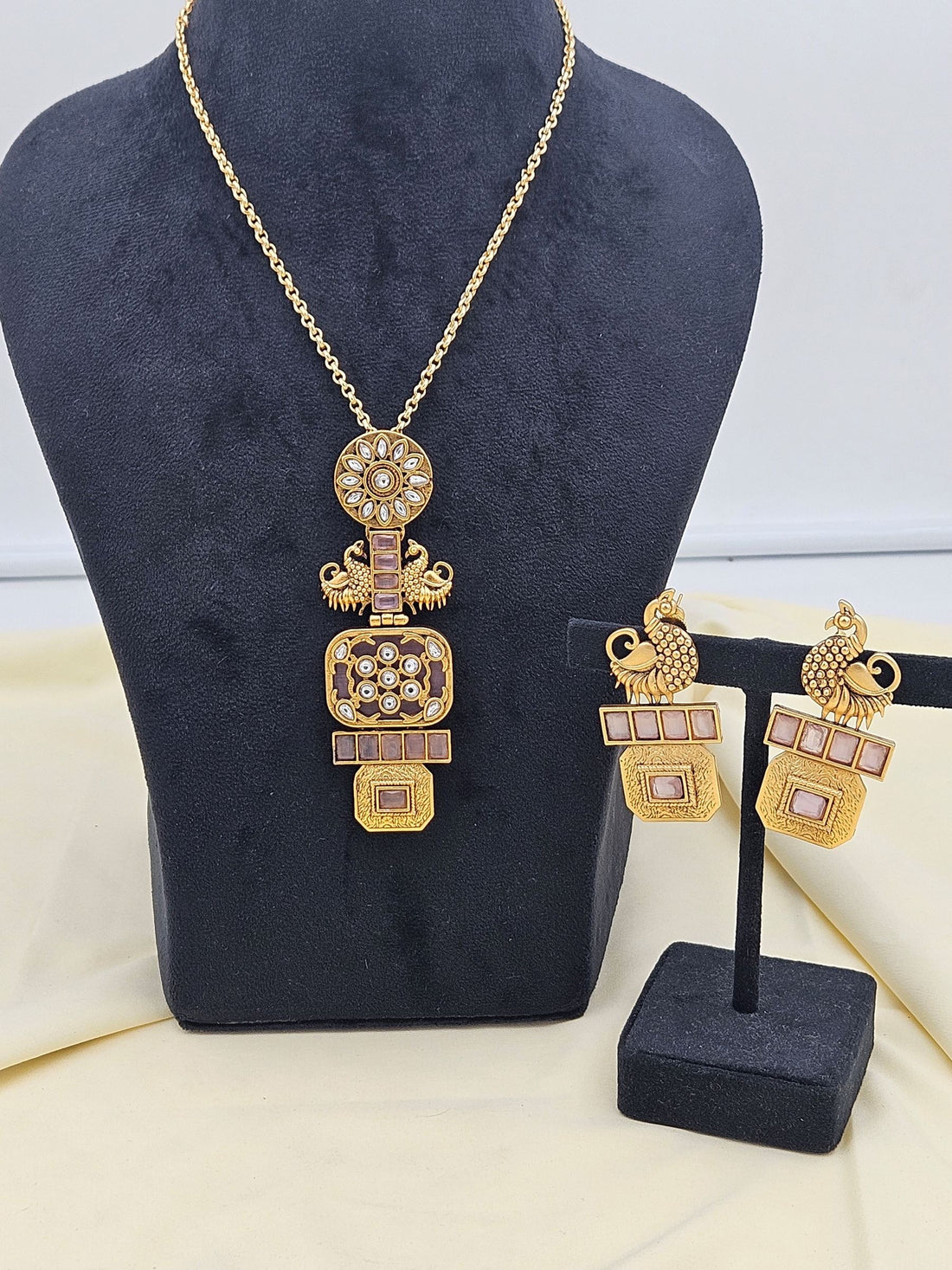 Gorgeous Antique Gold plated Pink Monalisa Stone -Synthetic Polky Statement Necklace-Earring Set