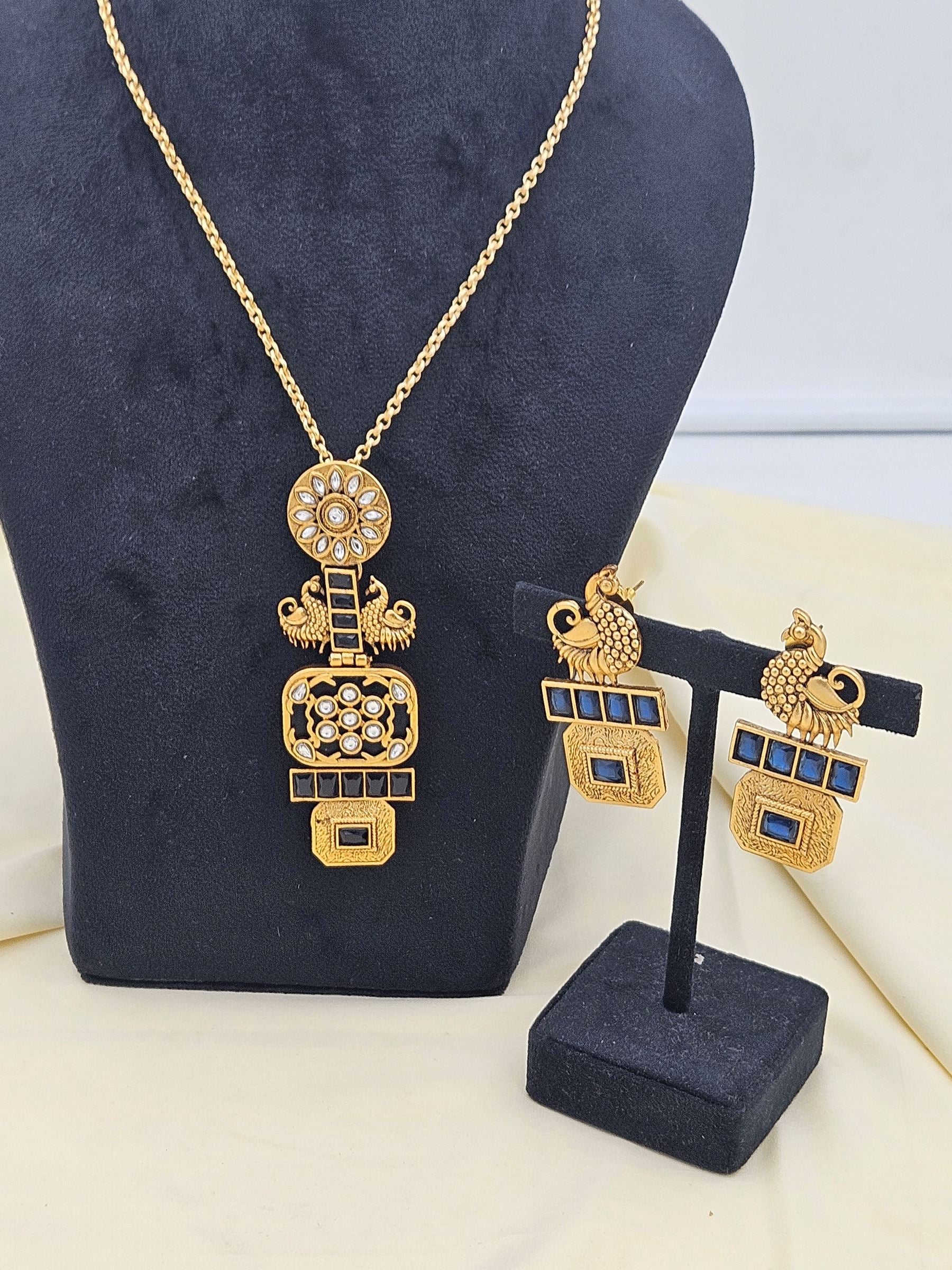 Gorgeous Antique Gold plated Black Glass Stone -Synthetic Polky Statement Necklace-Earring Set