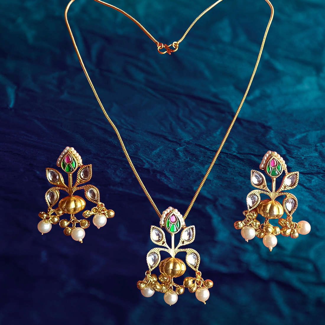 Awesome Gold plated Green-Red Glass Motif-Synthetic Polky Light weight Chain Pendant-Earring Set