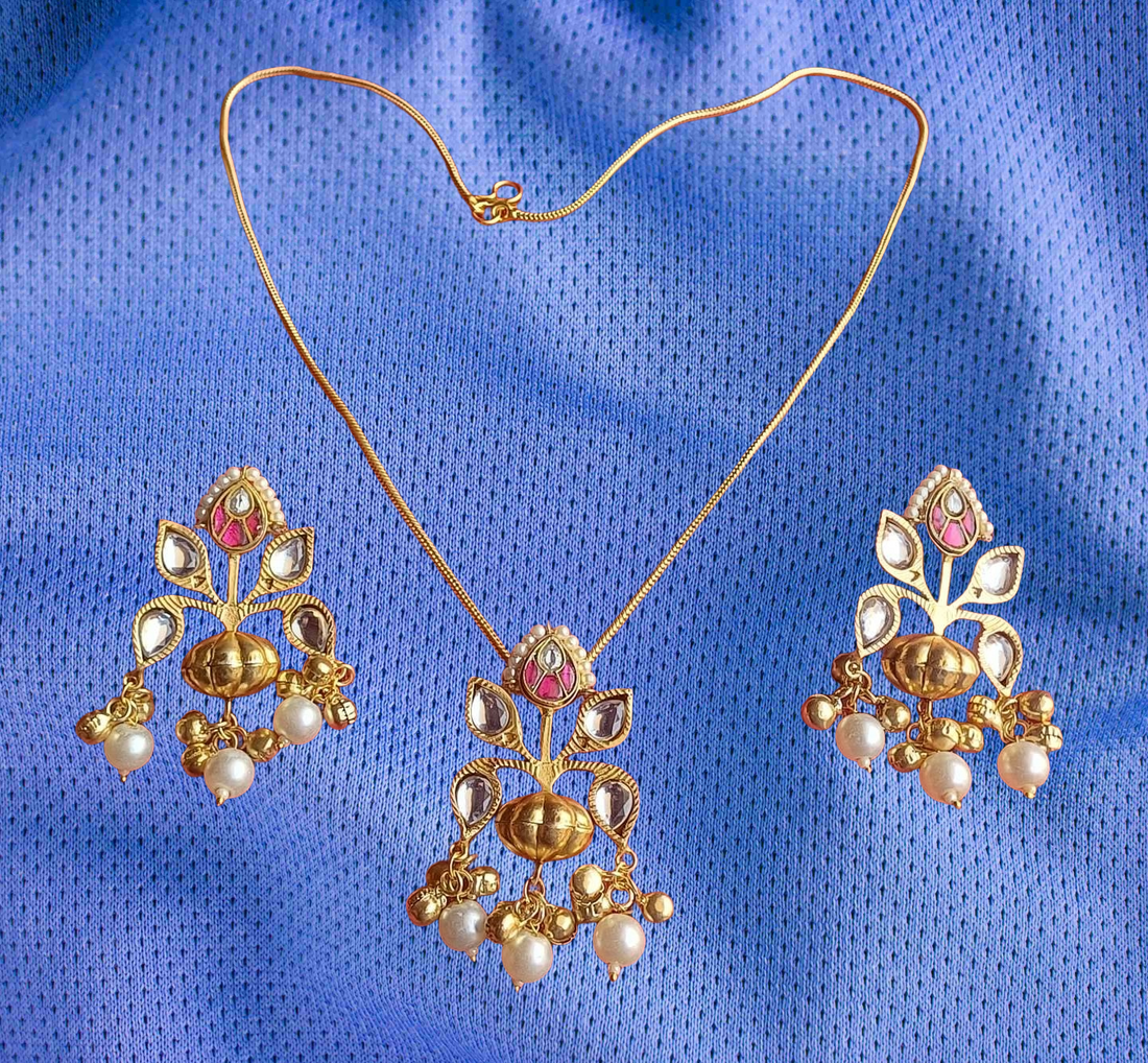 Awesome Gold plated White-Red Glass Motif-Synthetic Polky Light weight Chain Pendant-Earring Set