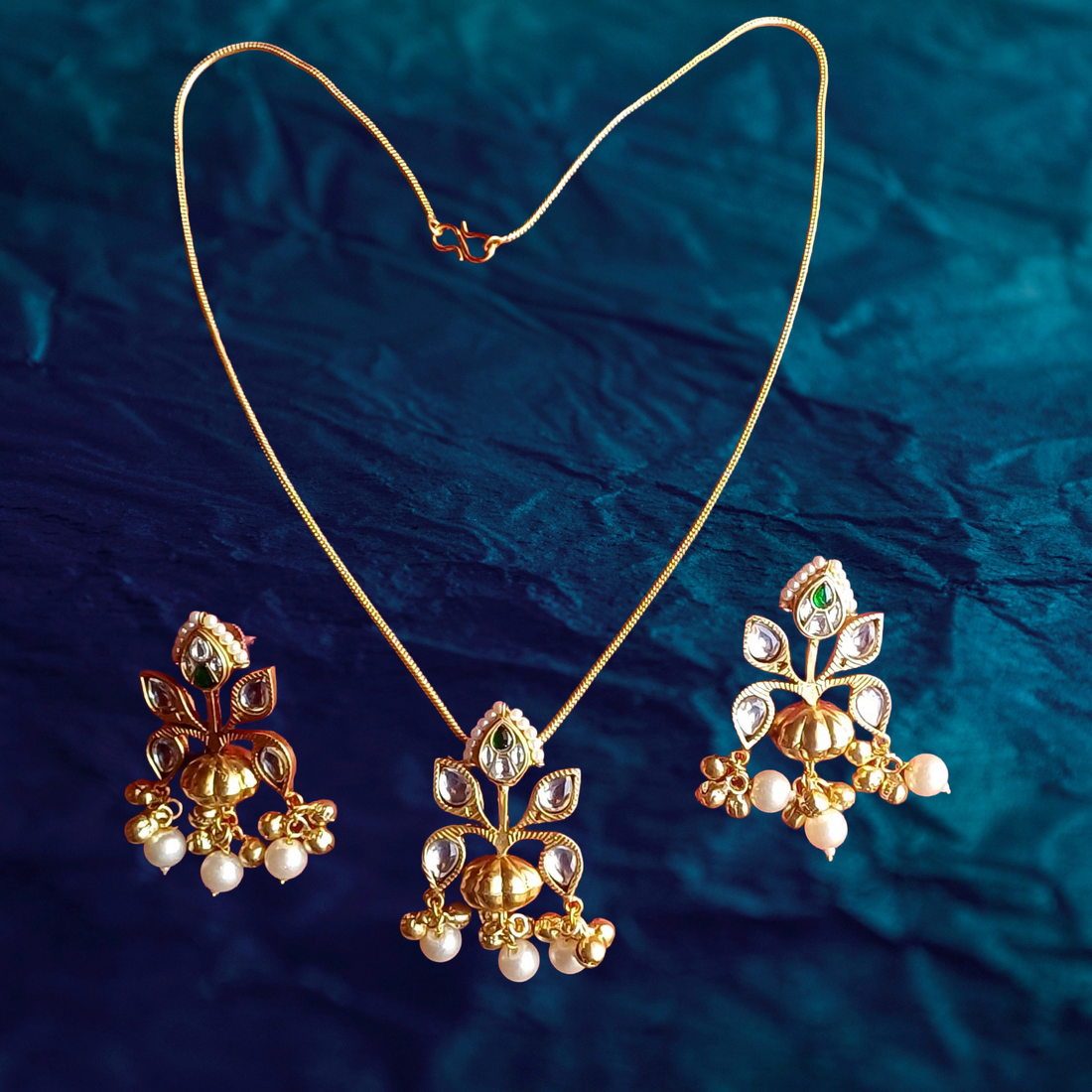 Awesome Gold plated Green-White Glass Motif-Synthetic Polky Light weight Chain Pendant-Earring Set