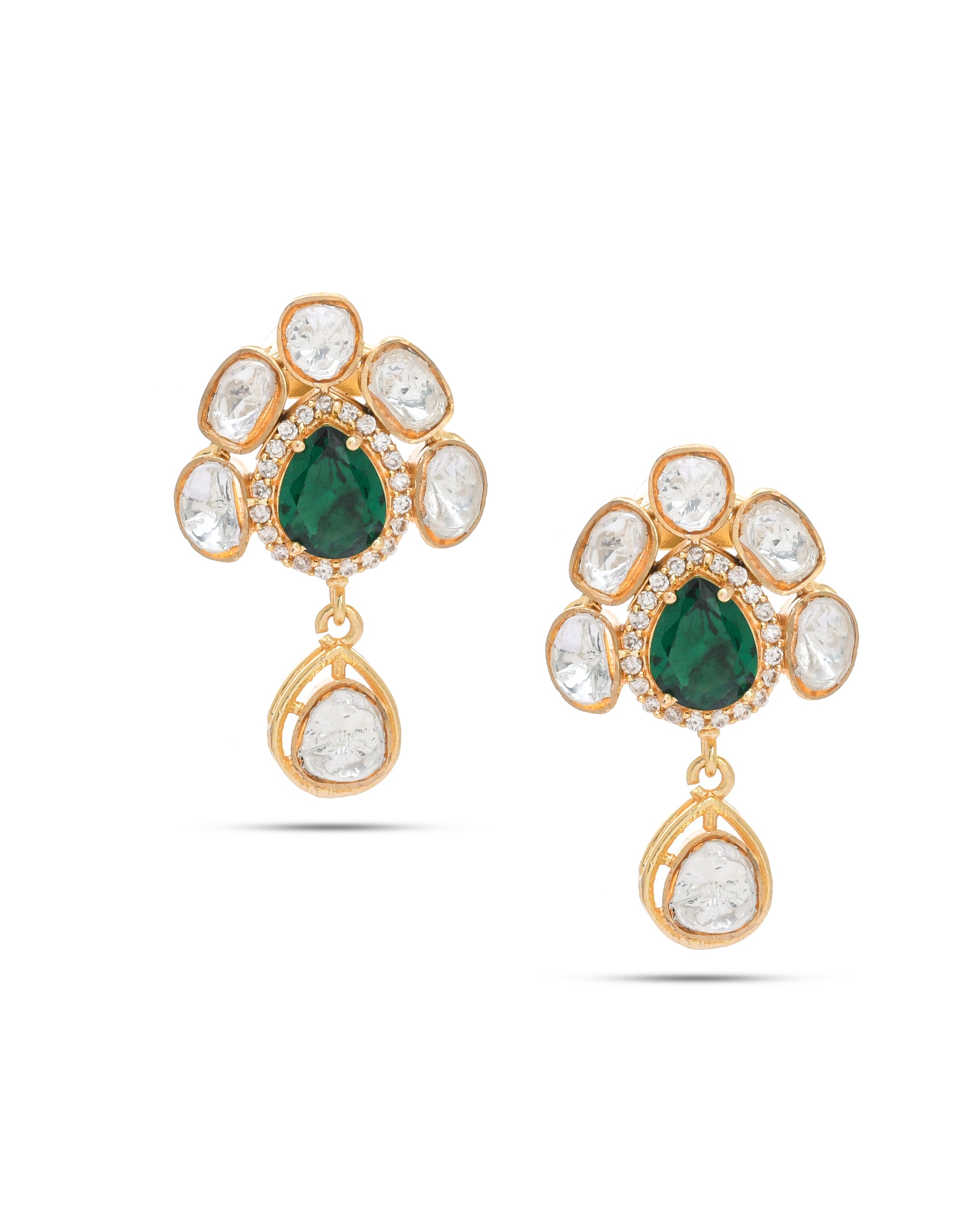 Drop earrings in antique gold with green jade and Kundan Polky – matching traditional jewelry
