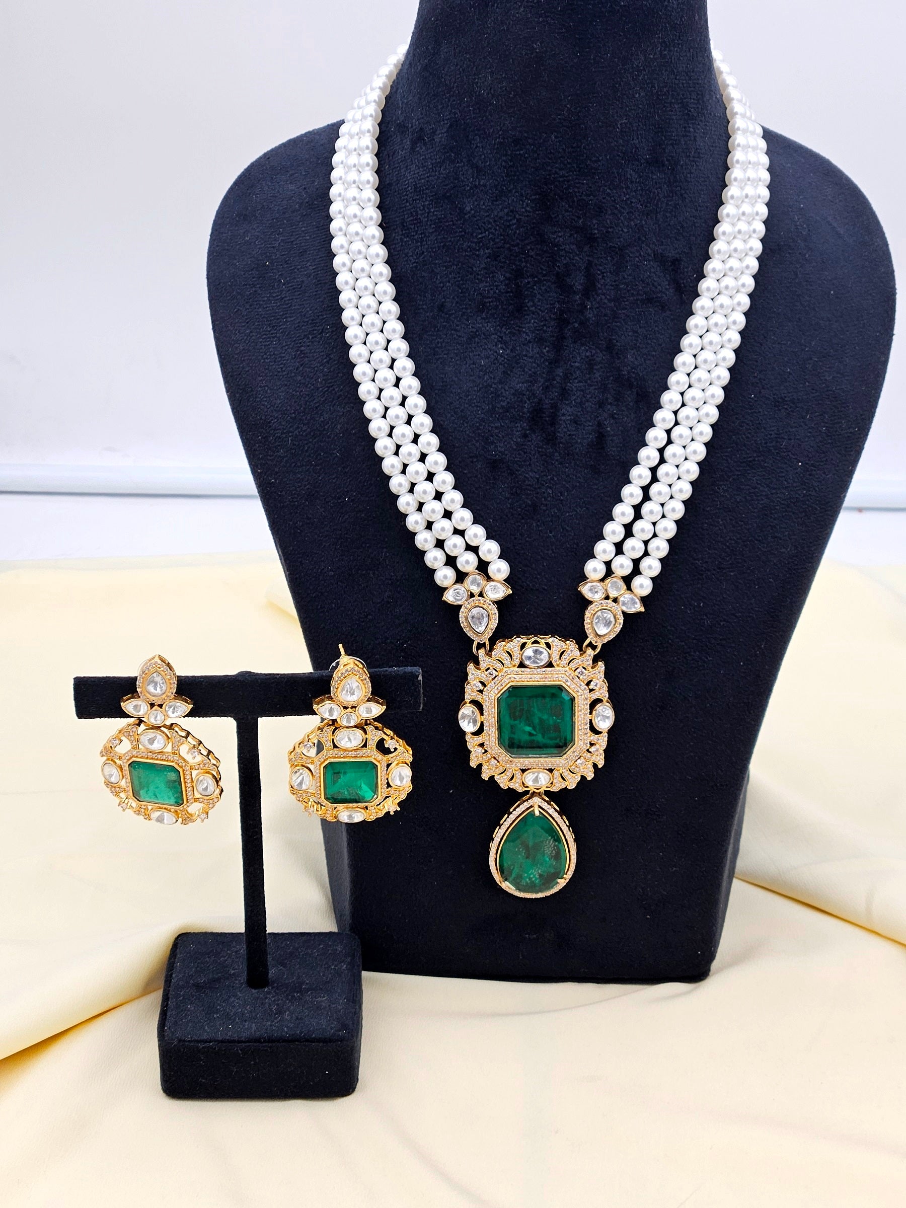 GORGEOUS GOLD PLATED AD-POLKY GREEN DOUBLET QUARTZ SHELL PEARL STATEMENT NECKLACE-EARRING SET