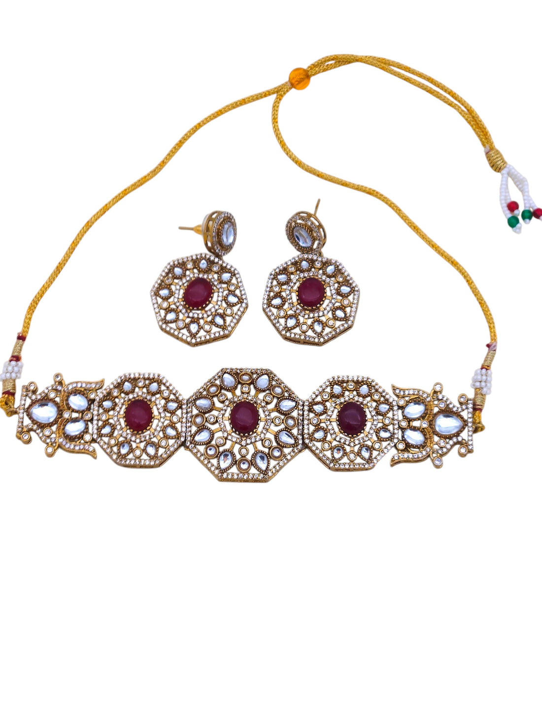 Designer choker necklace and earrings set in antique gold plating – timeless elegance for every special occasion
