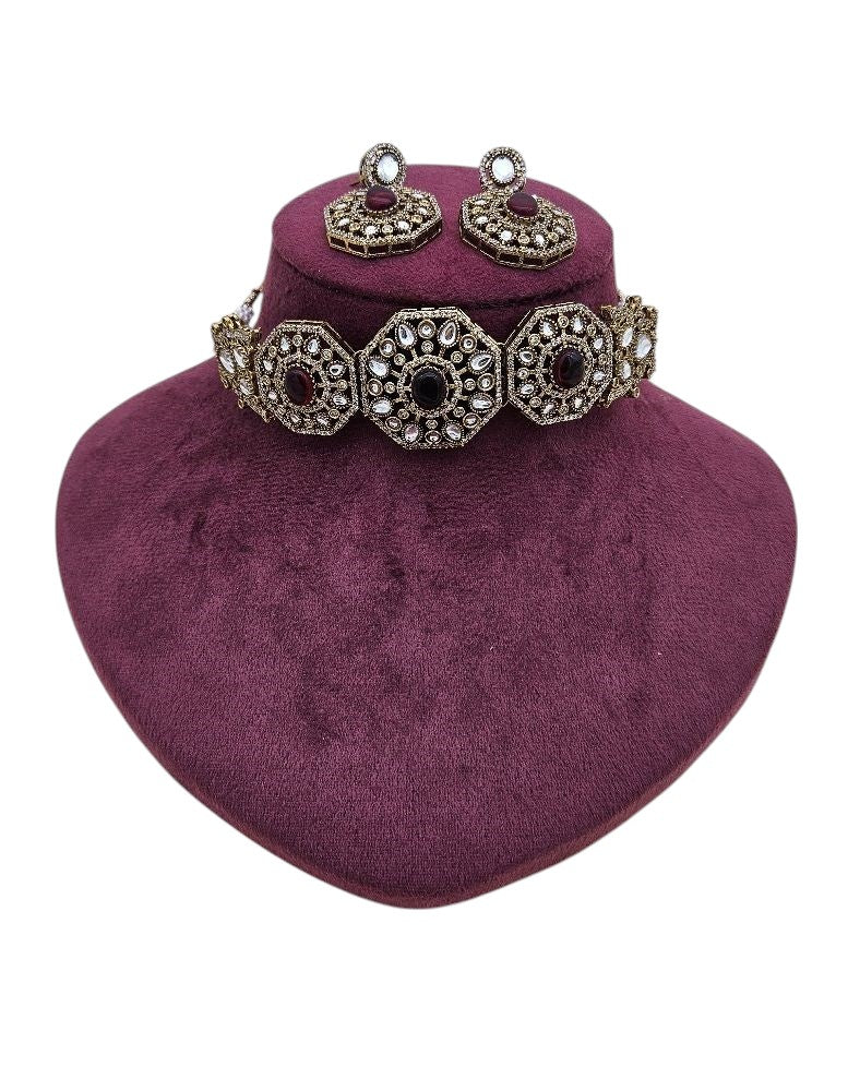 Handcrafted antique gold choker with detailed earrings – a blend of heritage and elegance in every piece
