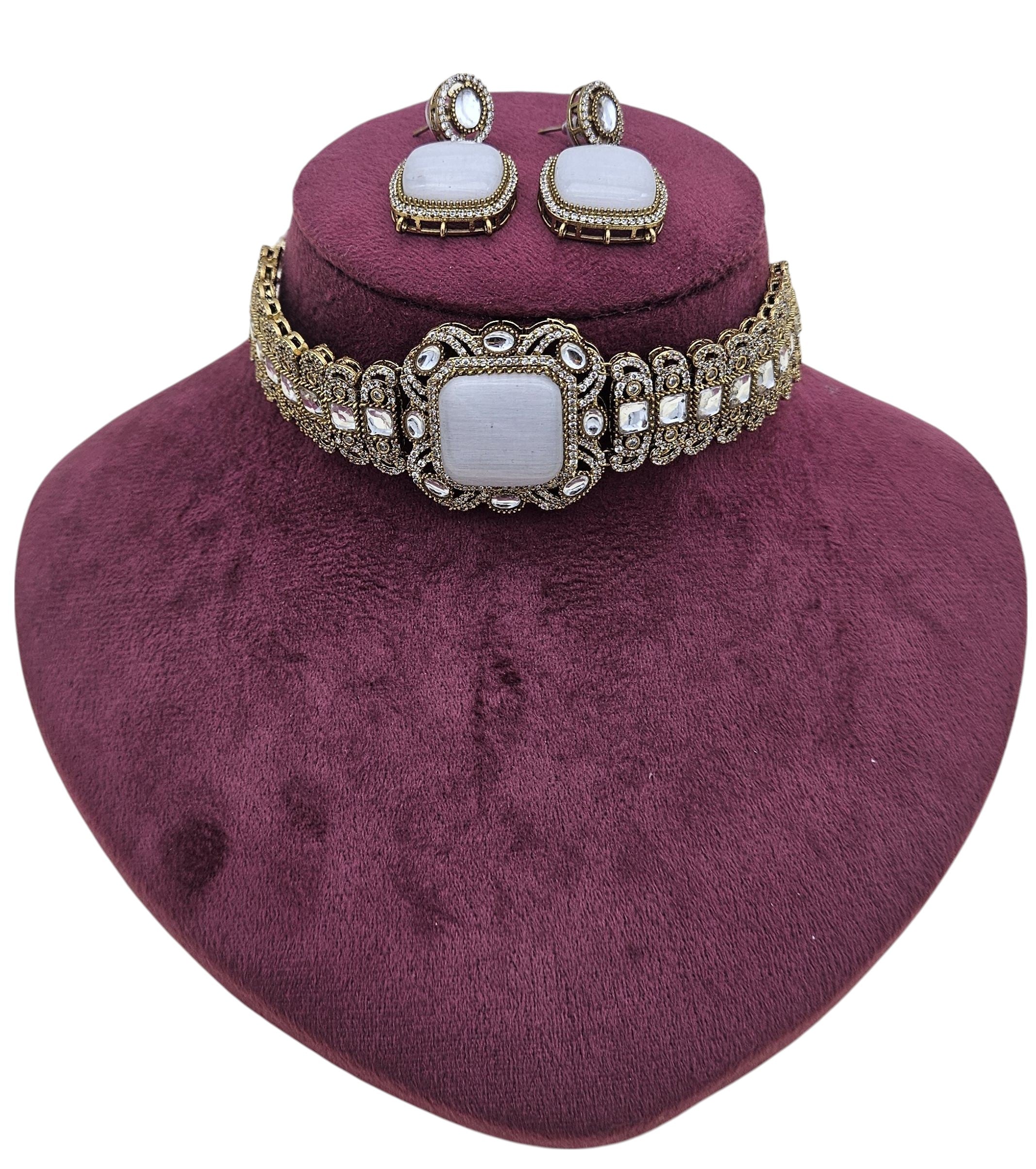 Elegant antique gold choker and earrings set – women’s traditional jewelry for weddings and festive occasions
