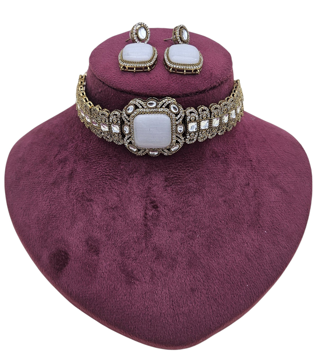 Elegant antique gold choker and earrings set – women’s traditional jewelry for weddings and festive occasions
